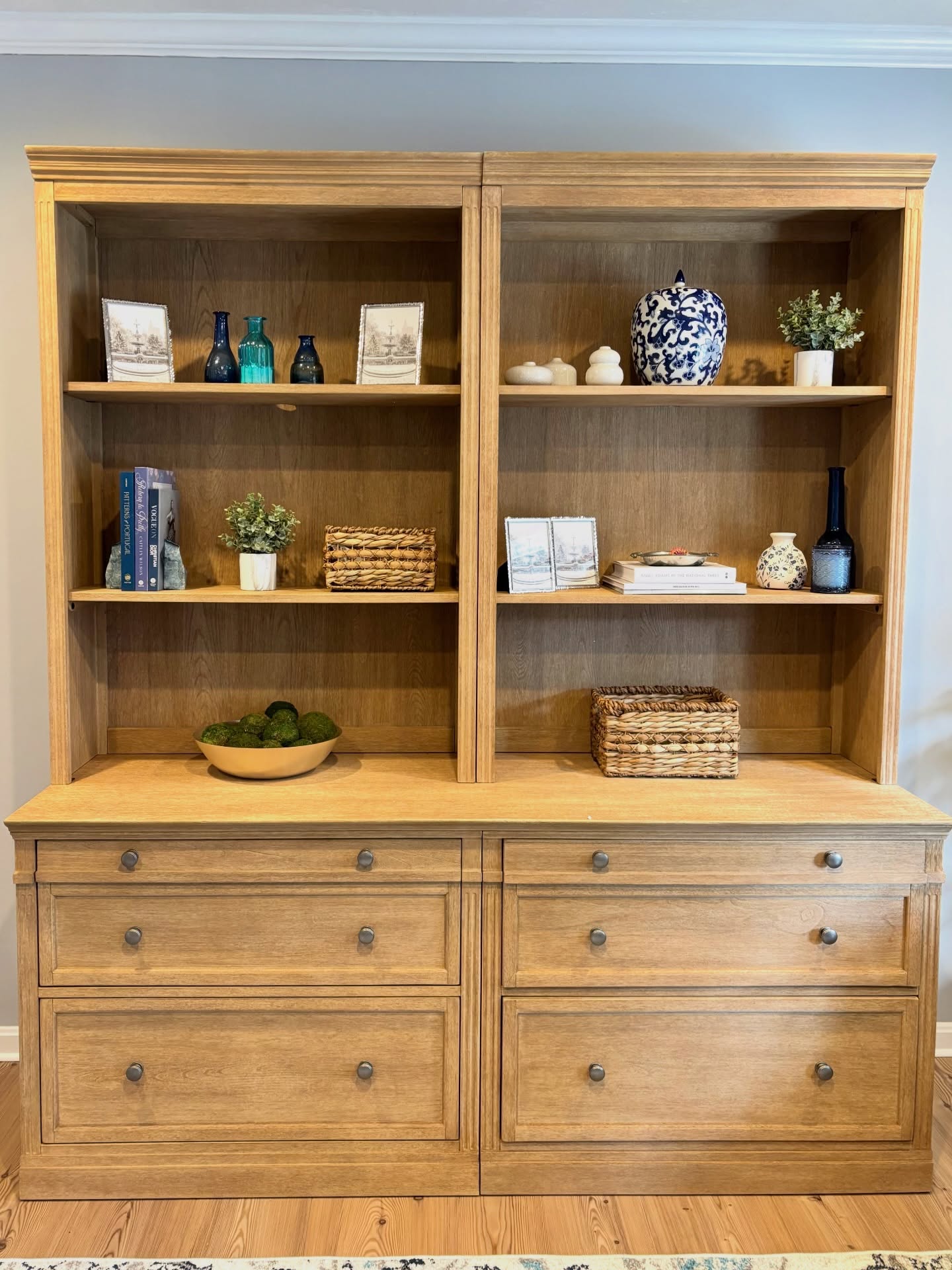 A bookcase that fits your style. At Style My Abode, we create custom spaces designed around you. Whether it’s a bookcase for your home office or a complete room remodel, every project is handled with the same care, creativity, and attention to detail.
#custominterior #homedesigner #interiorstylingideas #interiordesigntips #homeofficeideas