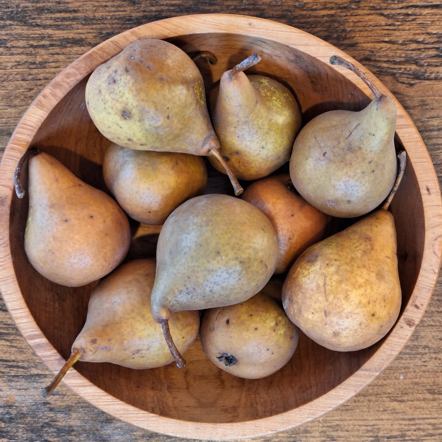 I love pears, especially fresh from the farmers' market. Pears are a great source of soluble and insoluble fiber: a pear packs 6 grams of fiber, that's nearly 1/4 of your daily fiber requirements! They are also a source of potassium and vitamin C. Eat the whole pear, including the skin, to get all the benefits of the fiber and polyphenols (antioxidants). I like my pears sliced into my morning oatmeal or in a crisp with cinnamon and ginger.