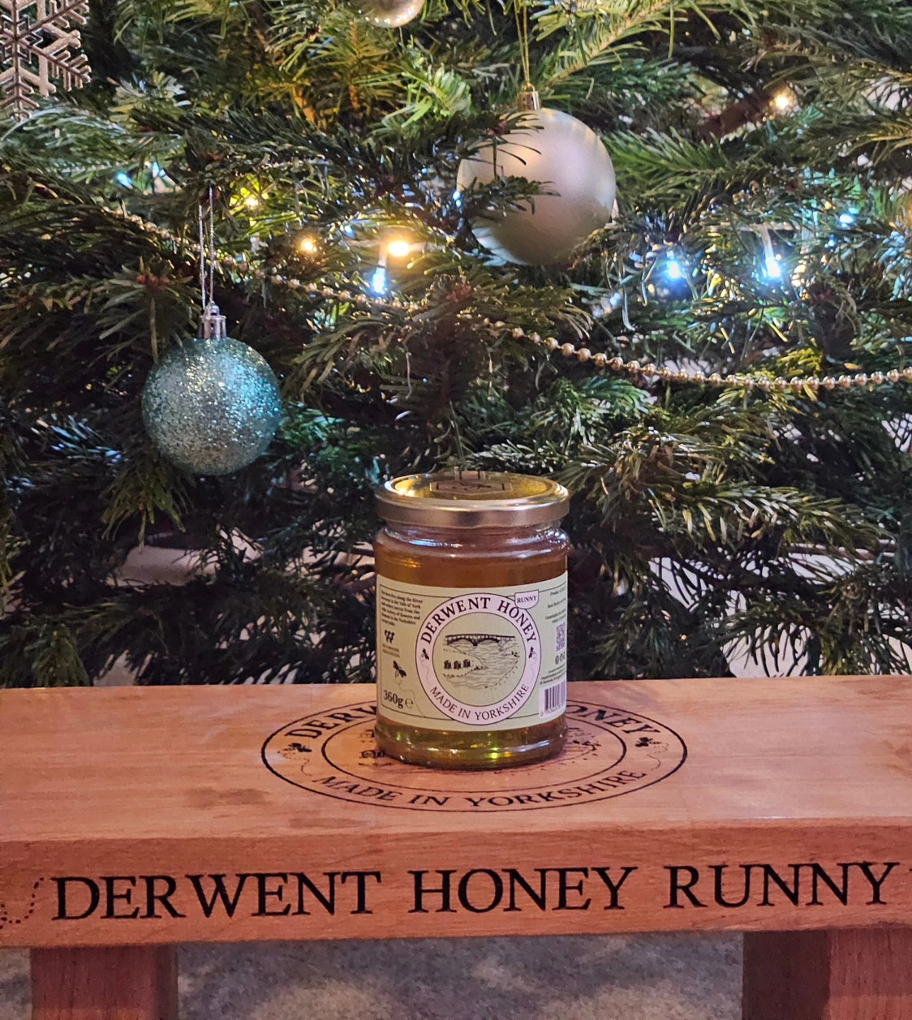 Merry Xmas all customers and retailer past, present and future. Here's to 2025.
#derwenthoney #honey #bees #runnyhoney #yorksmallbusiness