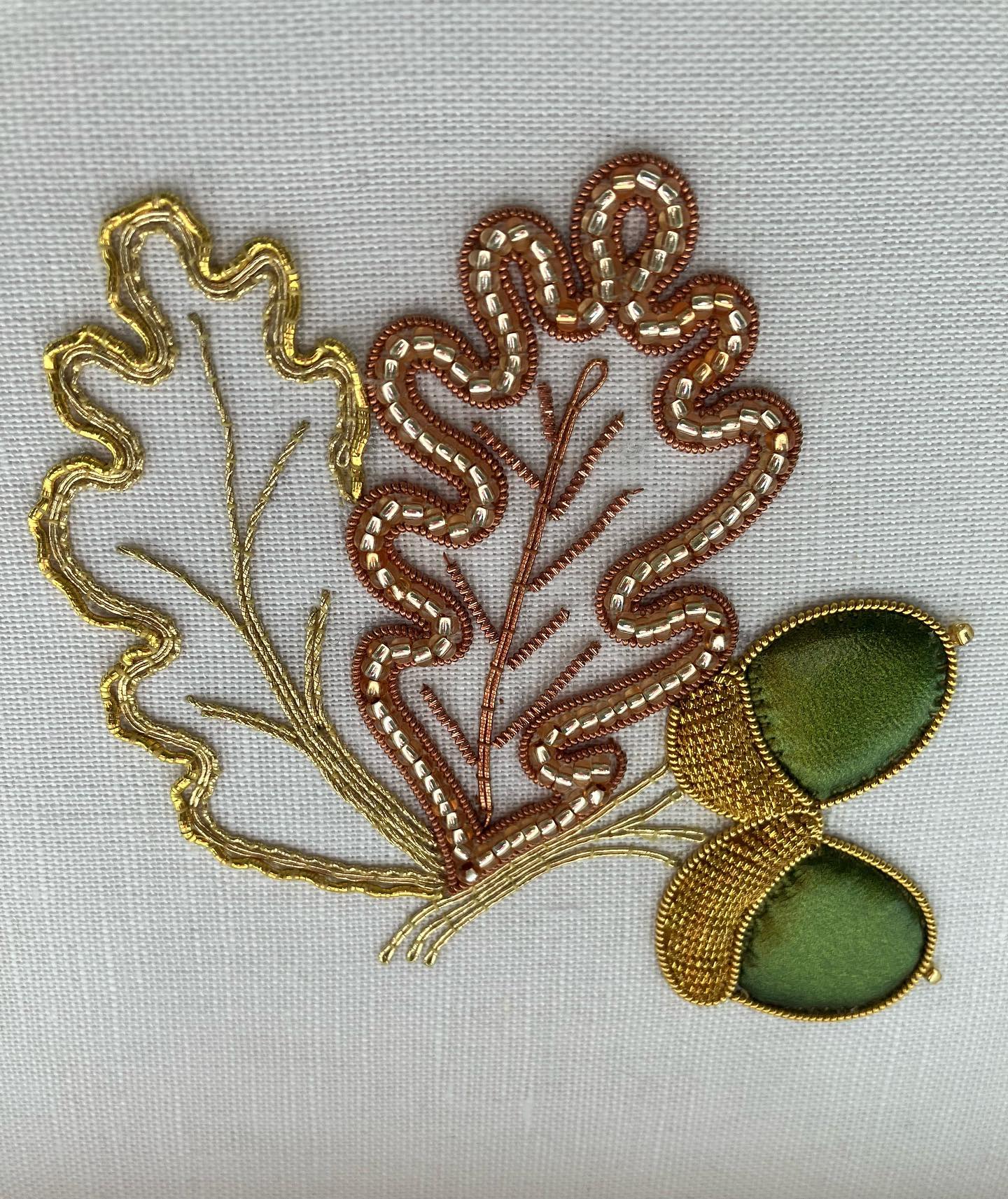 I’m teaching this goldwork day class @farnhammaltings on the 27th May. The design mixes gold and copper threads with leather and beads. There are still places available and I’d love you to join me at this lovely venue #goldwork #goldworkembroidery #goldworkclasses #goldworkdesigns #metal thread embroidery #metalthreads #copperthread #embroidery #handembroidery #embroideryclass #farnhammaltings