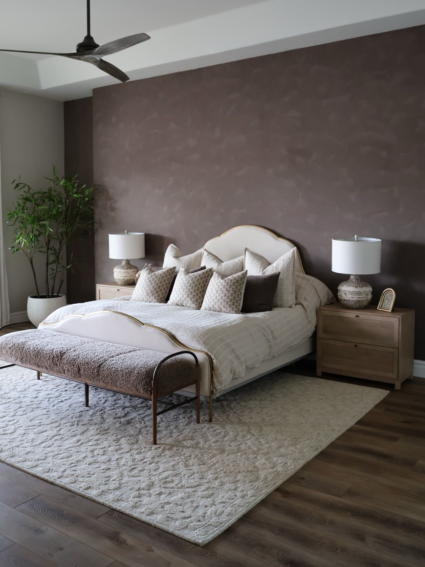 Swipe➝ to see the before & after of this jaw-dropping primary bedroom transformation✨
We transformed this space into a cozy, moody, and elevated master bedroom that our clients will never want to leave! The brown limewash walls brought in just the right amount of depth, which allowed us to keep the bedding lighter and really let the cozy textures shine.
This room now feels calming, inviting, and like a true retreat🤎
Tell us! Which detail are you loving most? ↓
Construction by: @mavenconstruction_