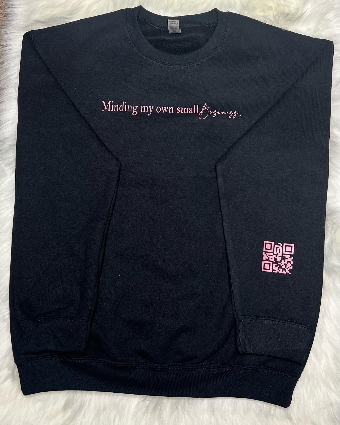 MINDING MY SMALL OWNED BUSINESS! Want to be a walking billboard for your brand? Market your business by purchasing our apparel with a customized QR Code that takes customers directly to your site. This can be applied to any other garment. #smallbusiness #smallbusinessowner #mindingmybusiness #mindsetmatters