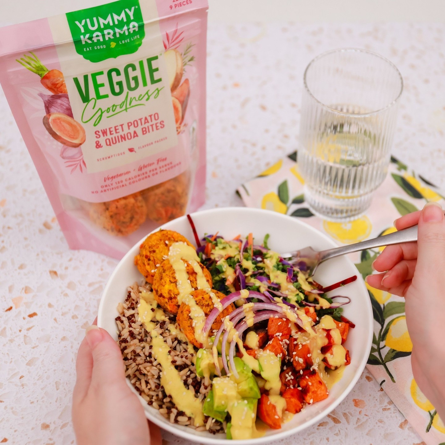 Creating a vegan Buddha bowl has never been easier!
1. Add cooked brown rice and salad.
2. Top with roasted pumpkin, @yummykarmafoods Veggie Bites, avocado, and red onion.
3. Drizzle with Tahini Lemon Dressing.
4. Sprinkle with poppy seeds (optional).
No more post-cooking cleanup - just focus on indulging your healthy meal.
With @yummykarmafoods Veggie Bites, the possibilities are endless! What would you add to your bowl? 🌱🍲
