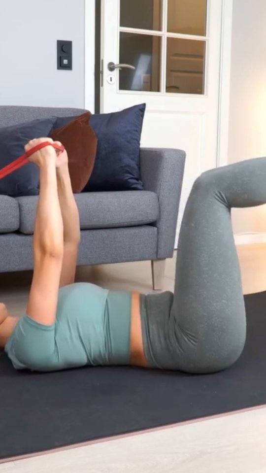 💯 One legged heel taps 😀 This really hits those abs 🙌
#homeworkout #abs #core