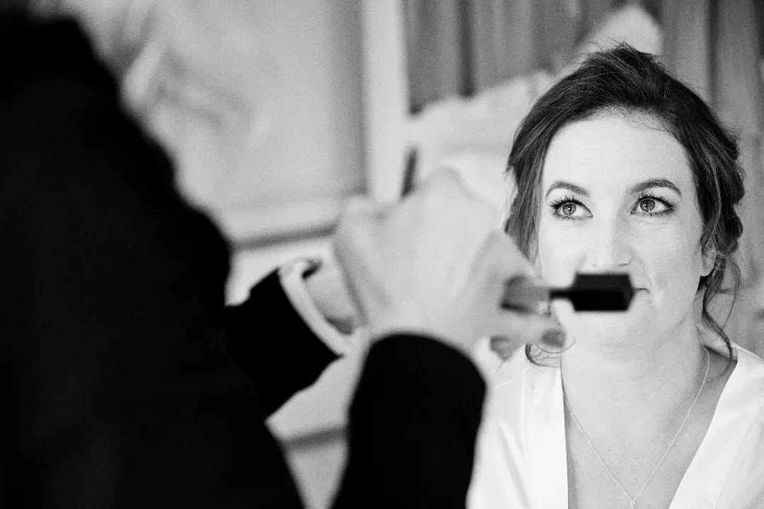 Just found this one....a little unforeseen moment #weddingsinblackandwhite #weddingphotographeruk #weddings #funnyweddingphotos #fearlessphotographerscom #documentaryweddingphotographer #candidphotography #makeup #weddinghairstyles #reportageweddingphotography #mastersofweddingphotography