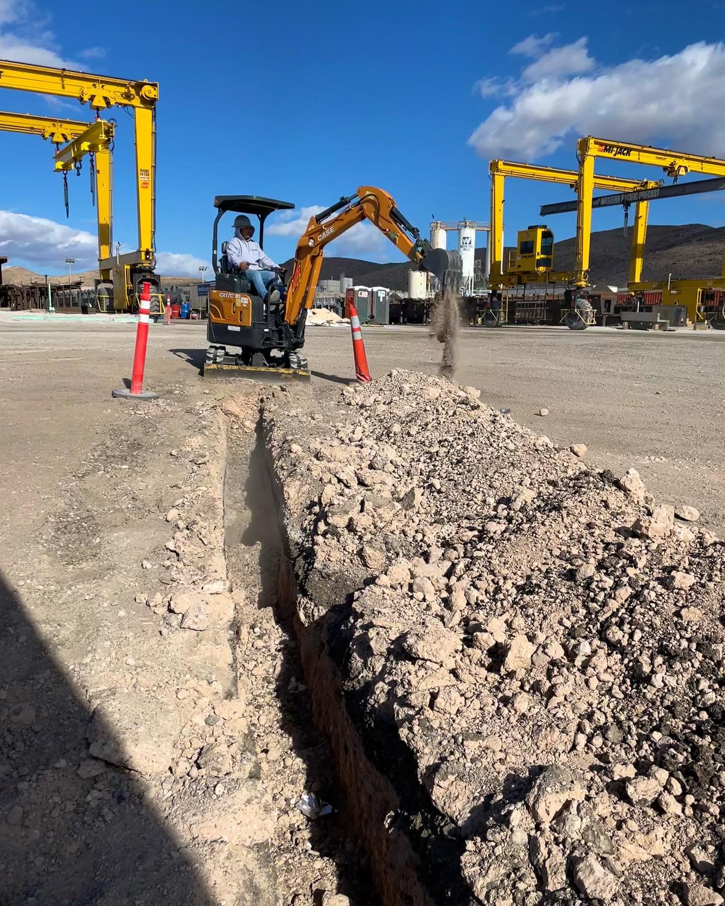 Digging trenches like it’s our job. Cause it is! Easy peasy. 🦦👷🏽♂️💪🏼
#industrialplumbing #lasvegas
#moonlightplumbing #wemeanbusiness 🌙