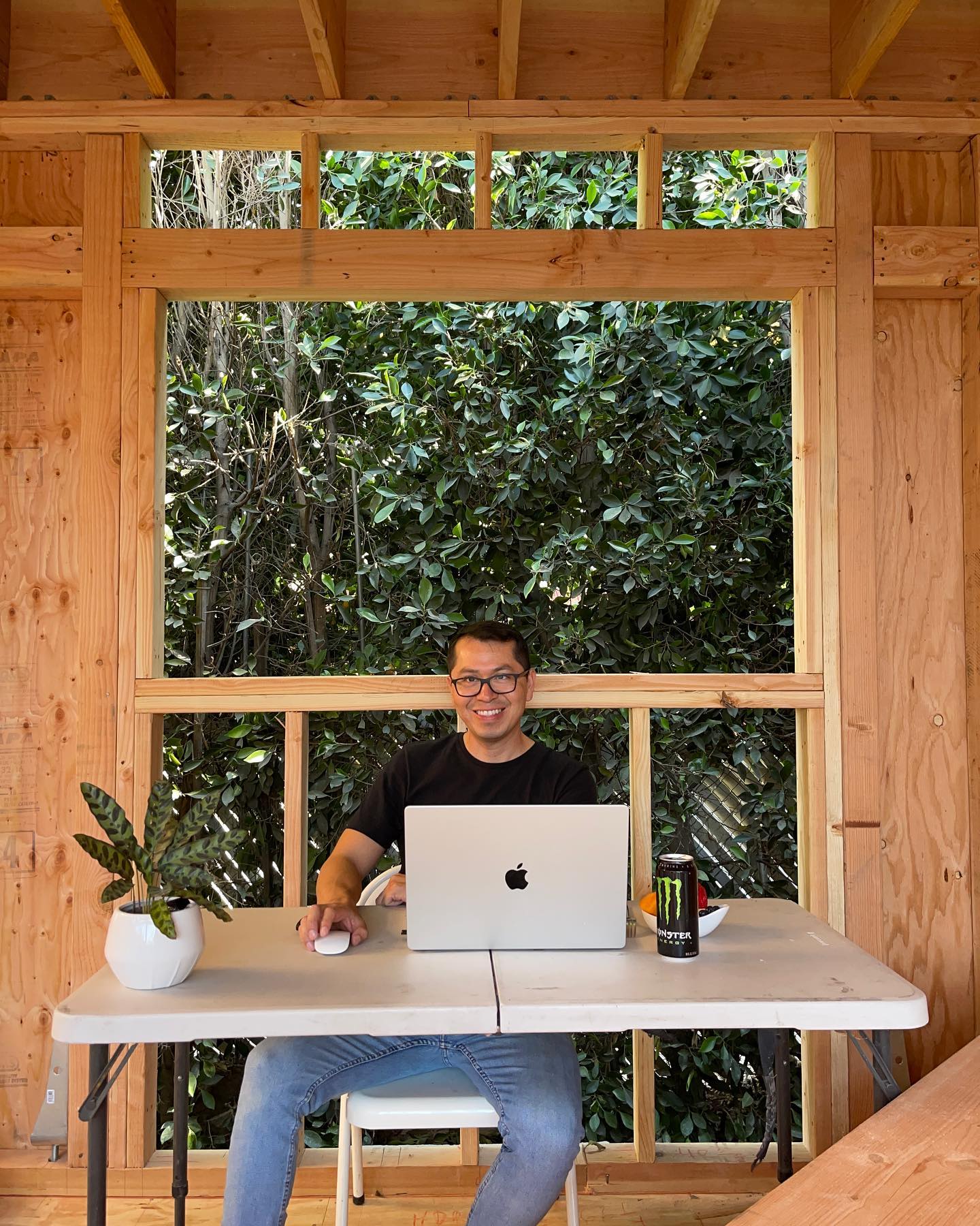 Please step into my office, how many houses would you like to buy today? 🪟 ☀️