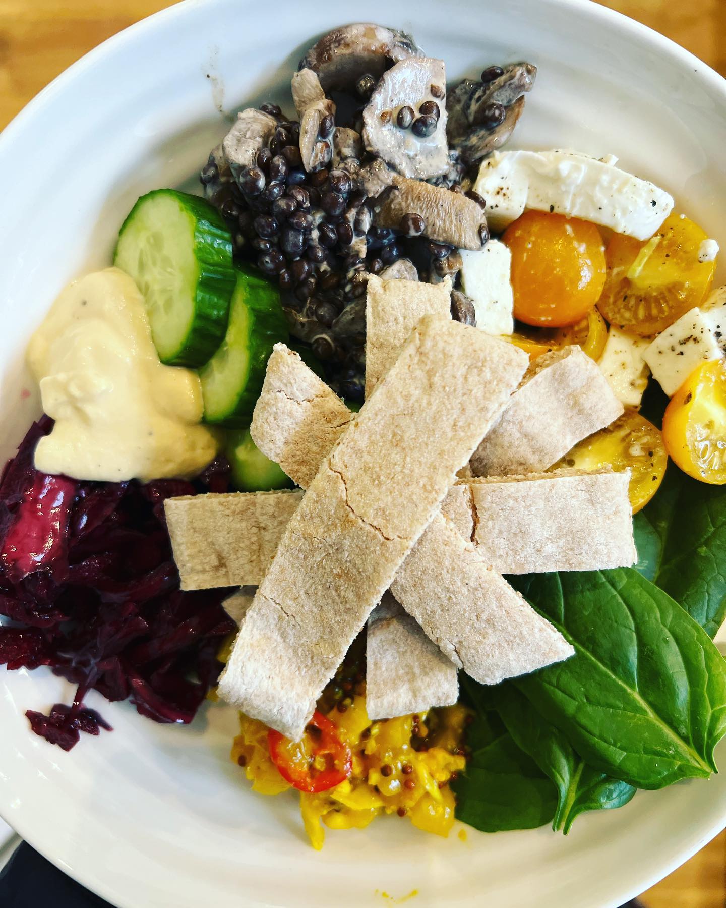 When you don’t really have time to make lunch, but you manage to pull together something that looks quite appetising and colourful #pokebowl #alittlebitofthisalittlebitofthat