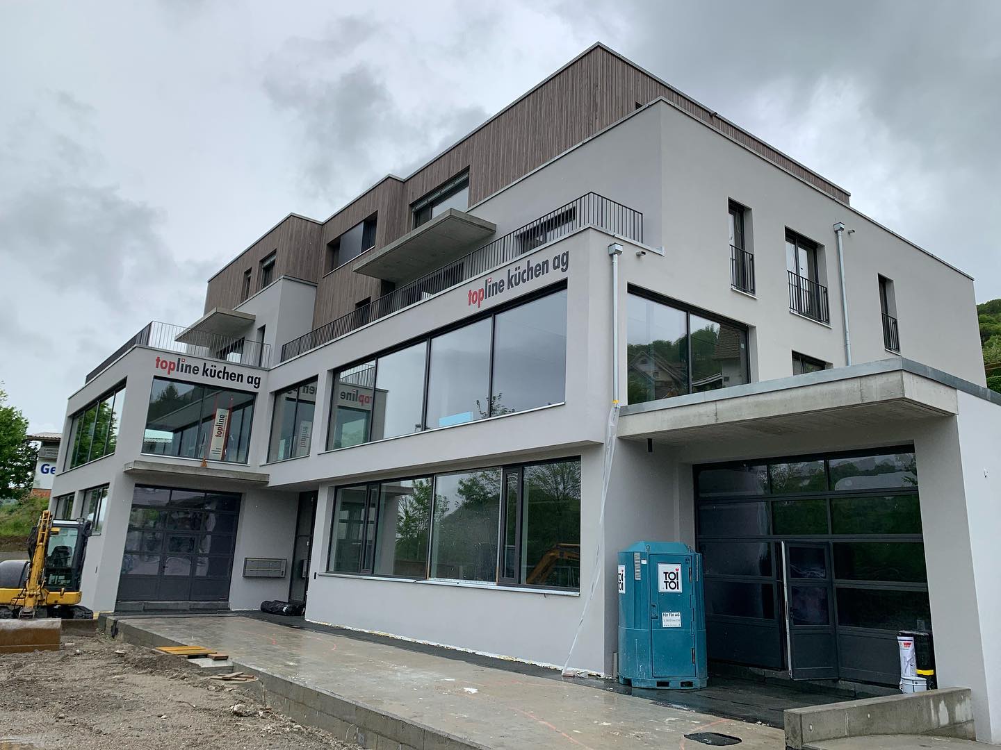 Der Neubau ist fast abgeschlossen. Der Umzug erfolgt in ca. 1-2 Monaten.