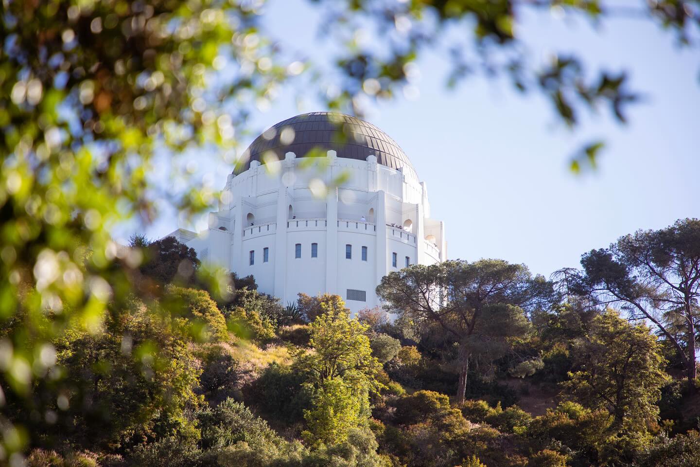 I’m back!!!! Had a busy Spring and early Summer, but I’m back with a quick review of the Observatory Trail in Griffith Park! Check it out on the blog now! Link in bio!
#hiking #hikingadventures #griffithobservatory #griffithpark #losangeles #getoutside #blog #blogpost #hikingtrails #griffithparktrails