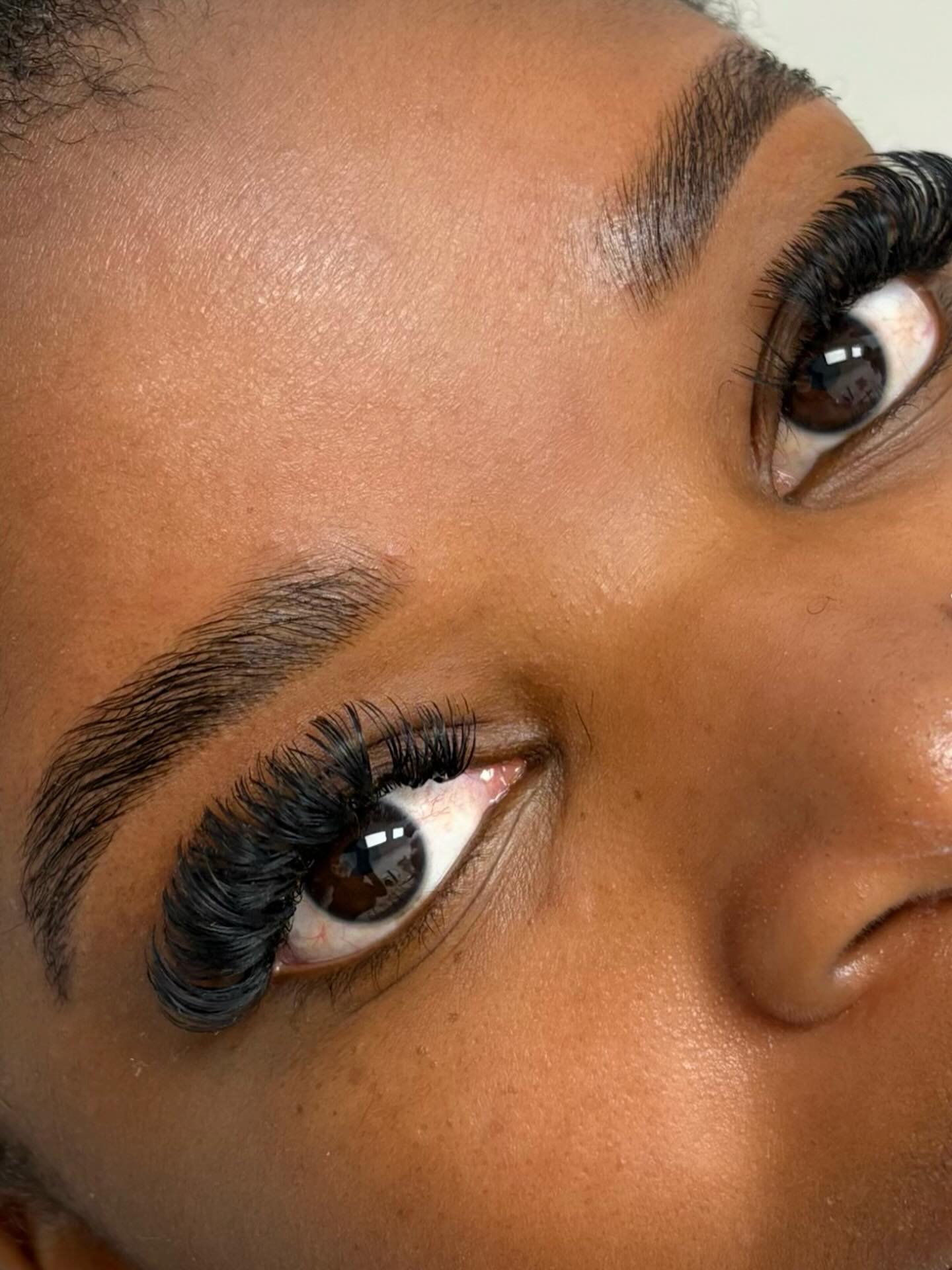 Hybrid Tint + Brow Lamination 🤍
Soft stain, lifted shape, effortless definition.
Wake-up-and-go brows, every day.
.
.
.
#Lavoomsalon #Browsyyc