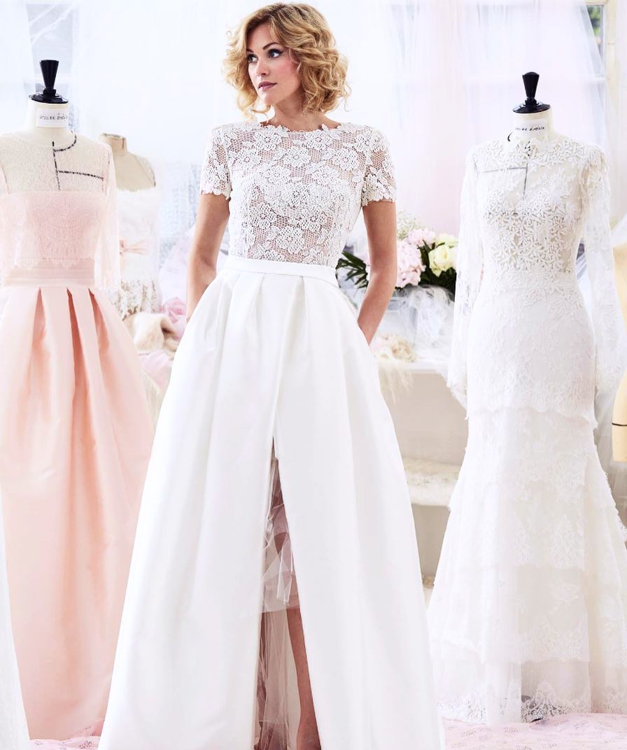 « Aquarelle » comme signature pour cette nouvelle collection signée @atelieremelia 🇫🇷😍#MadeInFrance #savoirfaire #broderies #laces #broderiespotencier #potencier #couture #weddingdress