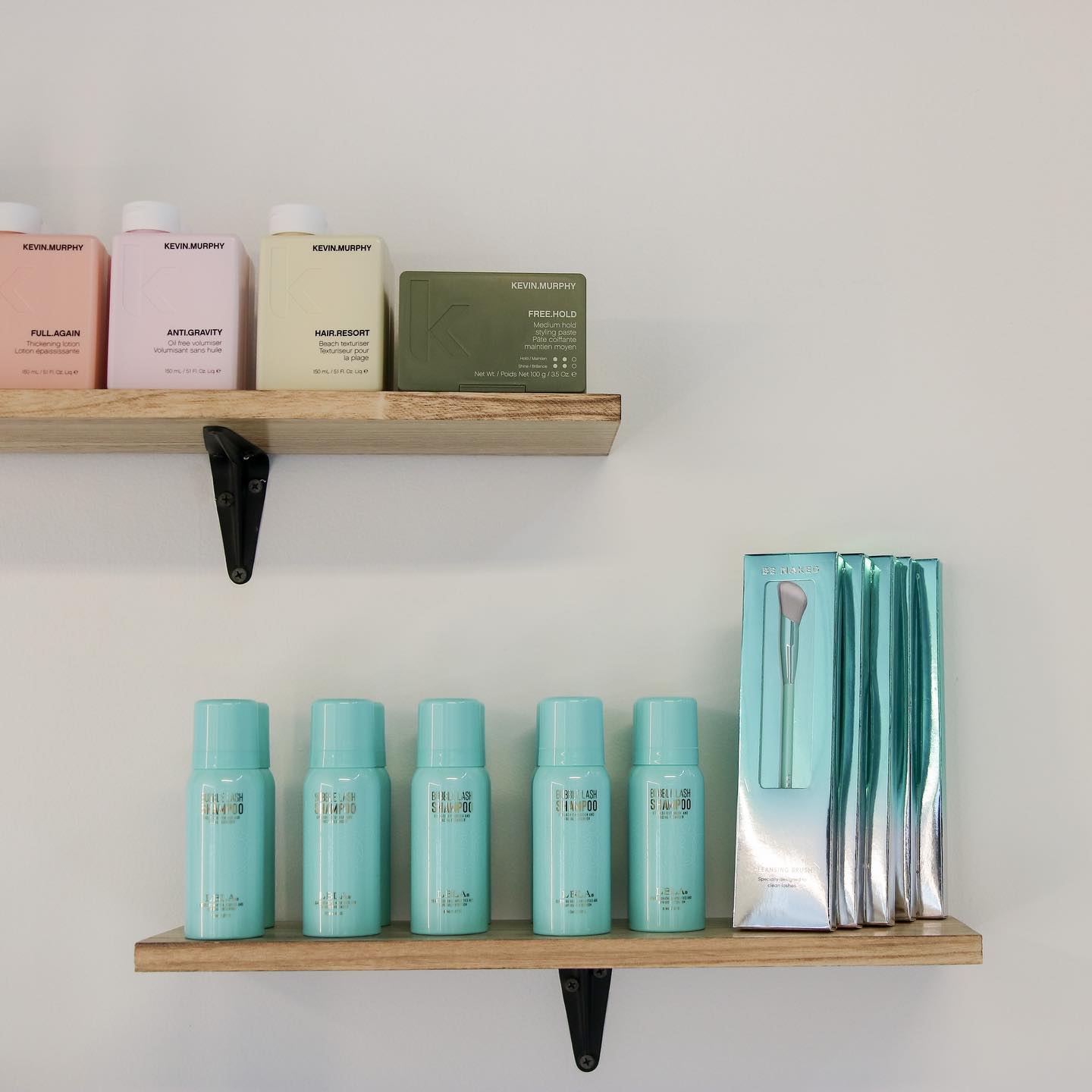 Did you know you should be washing your lashes daily even if you don’t wear makeup everyday? Having clean lashes will also help with retention rate!
Make sure to grab a cleanser + brush at your next appointment ✨💕