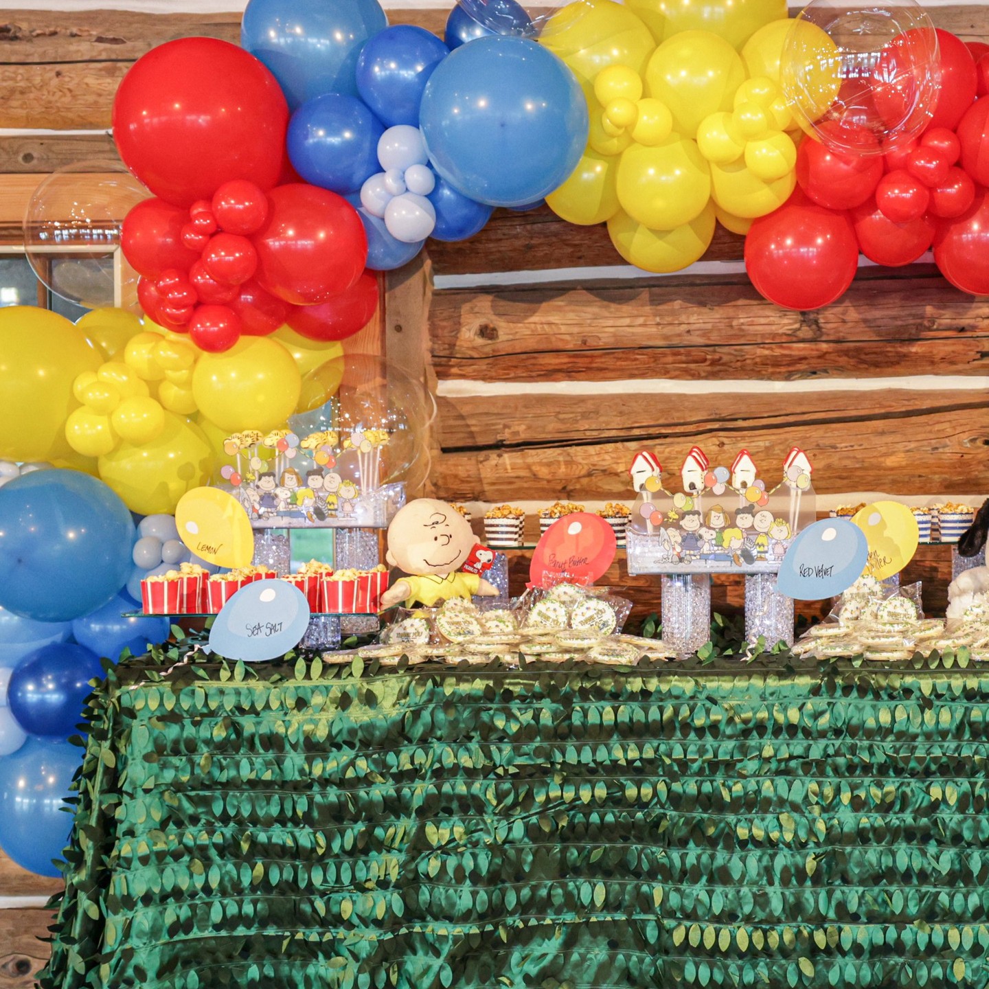 Charlie Brown Birthday Party!
Balloons @estefaniadocoutodecor
Sweet Treats @mslaurascakes2
Photo @sarahbakerphotos