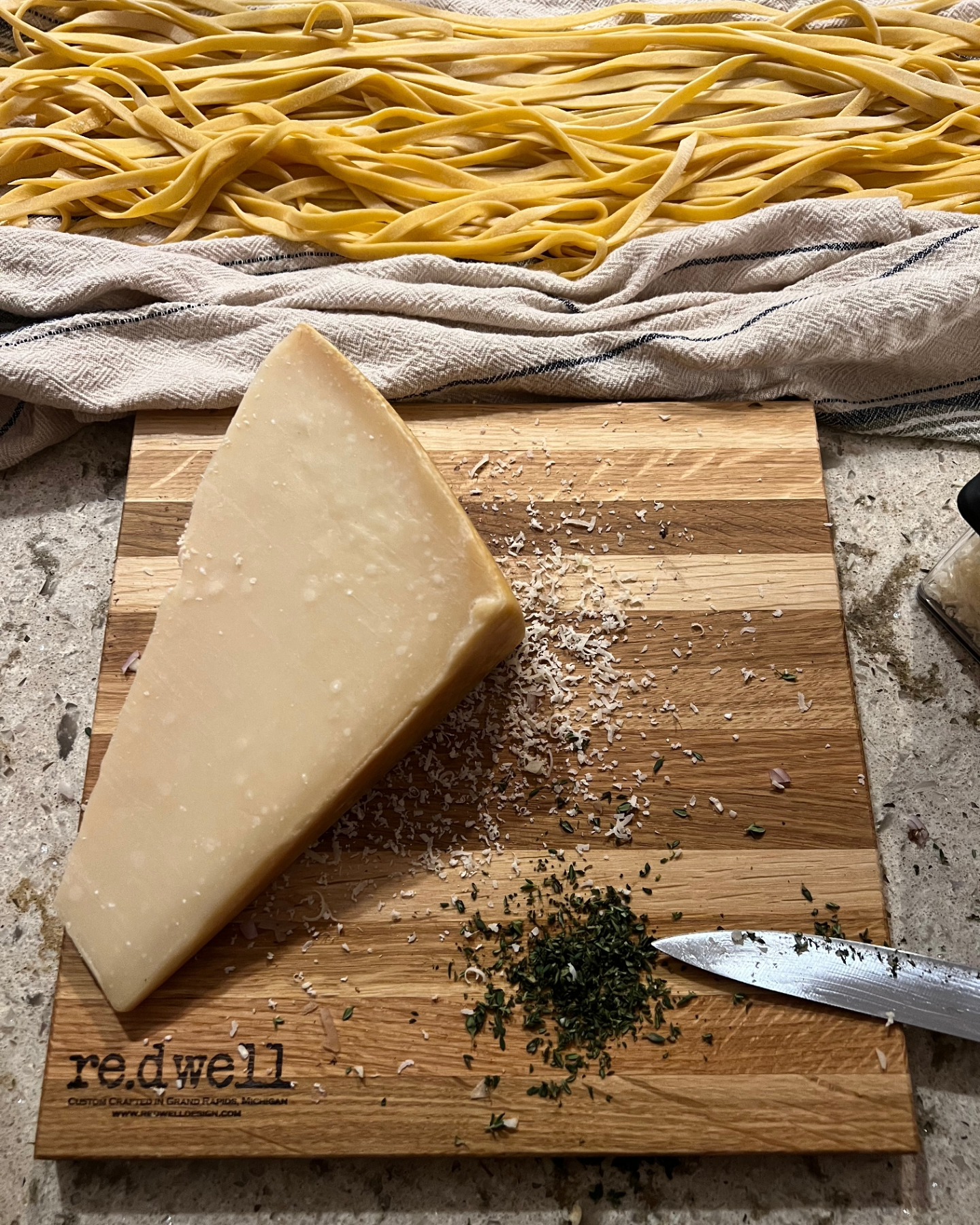 Super jealous of this home cooked meal!
Thanks for sharing @emilybrightmanpalmer looks amazing!
Always fun to see pieces being used in day to day.