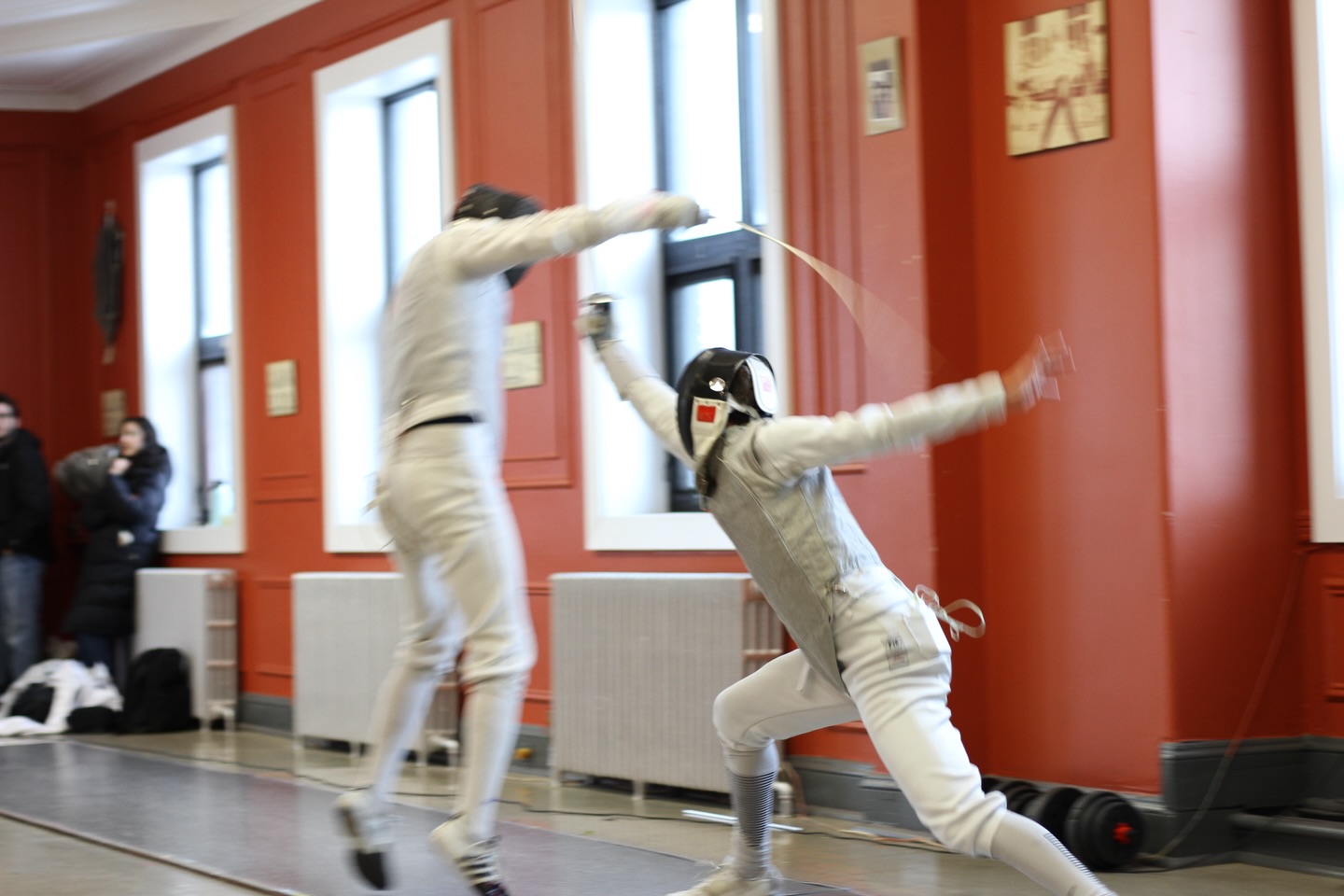 Some of our favorite moments from the FWL x Montréal event 🤺❤️
A special thank you to Lisa for leading the introductions to fencing with the visually impaired fencers and helping us share our sport with the community we were raising funds for.
Huge thanks as well to JF, Antony, and Étienne for stepping up to ref just as much as they fenced — your support made the day run smoothly!
And a final thank you to Nima for bringing FWL to Montréal and making it possible for us to host this event in collaboration with McGill Fencing Club.
These moments are what make events like this so meaningful.
——
Quelques-uns de nos moments préférés de l’événement FWL x Montréal 🤺❤️
Un grand merci à Lisa pour avoir présenté l’escrime aux escrimeurs malvoyants et nous avoir aidés à partager notre sport avec la communauté pour laquelle nous collections des fonds.
Un immense merci également à JF, Antony et Étienne pour avoir arbitré tout en escrimeant — votre soutien a permis à la journée de se dérouler sans encombre !
Et un grand merci à Nima d’avoir amené FWL à Montréal et de nous avoir permis d’organiser cet événement en collaboration avec le McGill Fencing Club.
Ce sont ces moments qui rendent des événements comme celui-ci si significatifs.
Photos by/par Angela Sposato