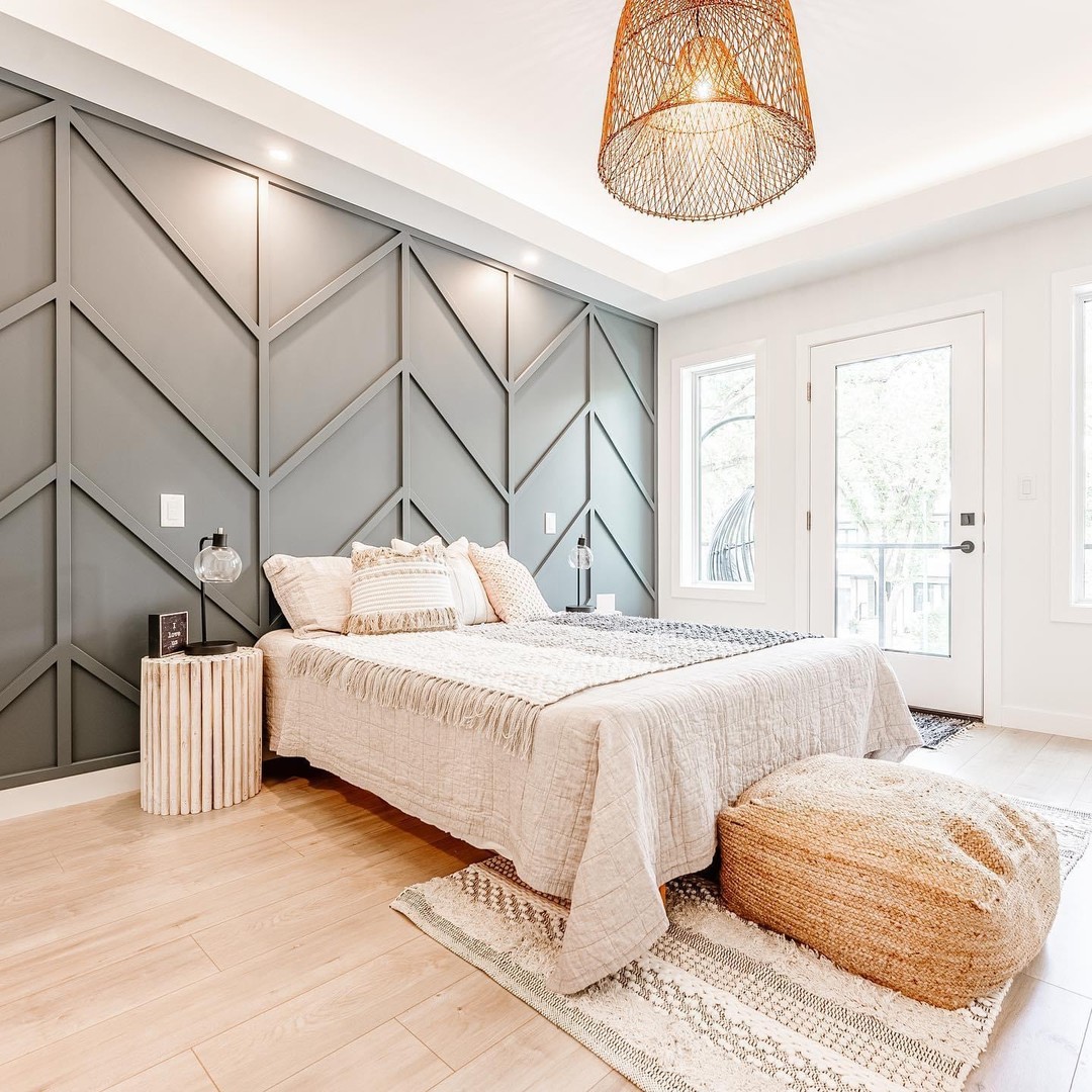Here is a great shot with the master bedroom feature wall I did for Hometown Homes . I am always glad when builders share pictures after the painters go through, and everything is staged... beats my crooked dust-covered iPhone shots.
Reshared from the talented @hometown.homes .
.
.
.
.
#lawrencefinishing #accentwall #masterbedroom #masterbedroominspo #graywall #featurewall #yxeliving #homedesign #carpentry #interiordesign #finishingcarpentry #yxe #yxehomes #custombuilt #greywall