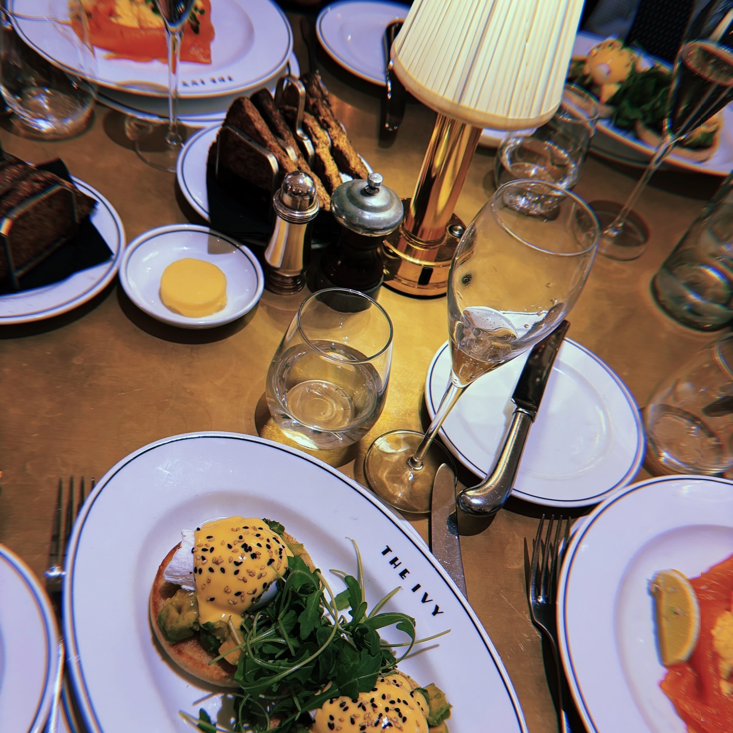 Christmas brunching with the best! ✨
Client: @taylorlynncorp @liztaylorconsultancy
Extended team: @mj_greenhalghcomms @ginandjellytots @treecommunications @davidmclindon and Sarah!
Venue: @the_ivy_collection