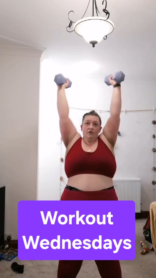 New outfit, who dis? @snagtights
Another Workout Wednesday for ya! Same shizz different week. Still smiling.
Following Joe Wicks Hiit / GVT exercise plan again (roughly):
- 6 sets of HIIT exercise (30 seconds high intensity, followed by 45 seconds of low intensity / active recovery)
- GVT / 10 reps of 10 with up to 60 seconds rest in-between each set
- 6 sets of HIIT exercise
- GVT / 10 reps of 10
You're meant to do 2 x 10 reps of ten of a GVT exercise, but I mixed it up. Did like 50 bicep curls, 50 hammer curls, and then 40 shoulder presses, 30 squat things, 30 rows. All alternately. Then did some extra lateral raises at the end because I felt like it.
#WeightLossJourney
#Lifestyleachange
#NaturaWeightloss
#WeightlossMotivation
#WorkoutWednesday