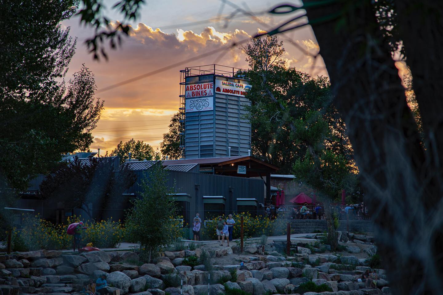 Beautiful summer sunsets…
.
.
.
.
.
#salida #salidacolorado #salidaphotographer #salidavideographer #arkansasriver #arkansasrivervalley #downtownsalida #highside #highsidebarandgrill #sunsets #mountains #mountainsunsets
