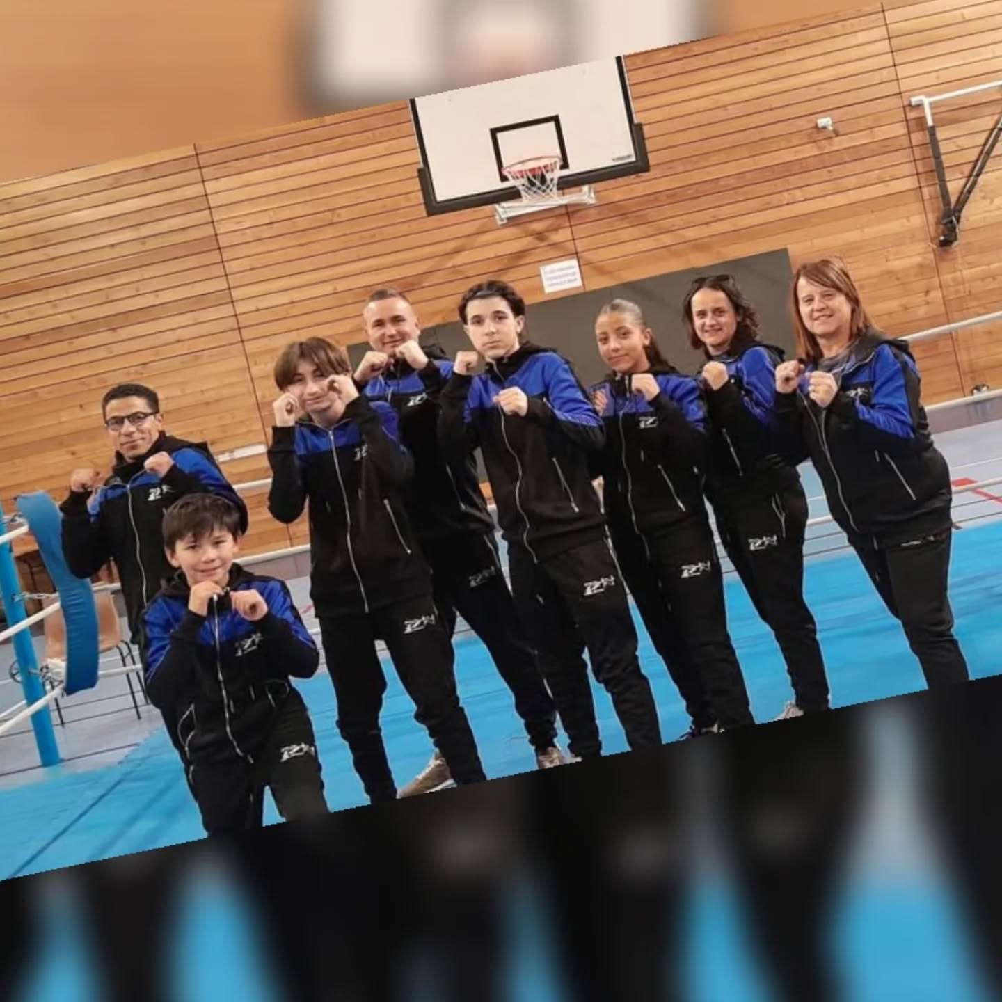 Les nouvelles tenues sont arrivées. Nous sommes prêts pour accueillir tout à l'heure au Gymnase de Savasse les championnats jeunes. Venez encourager nos boxeurs et boxeuses 🥊