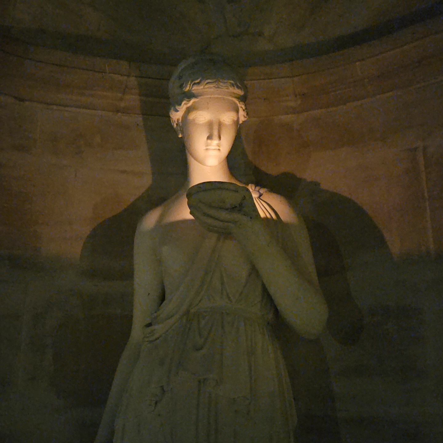 Light in the dark🕯
#hoteltardif #statue #antic #candlelight #normandy ##luxurytravel #luxurylifestyle #bayeux #boutiquehotel #historichouse #heristage #patrimoine