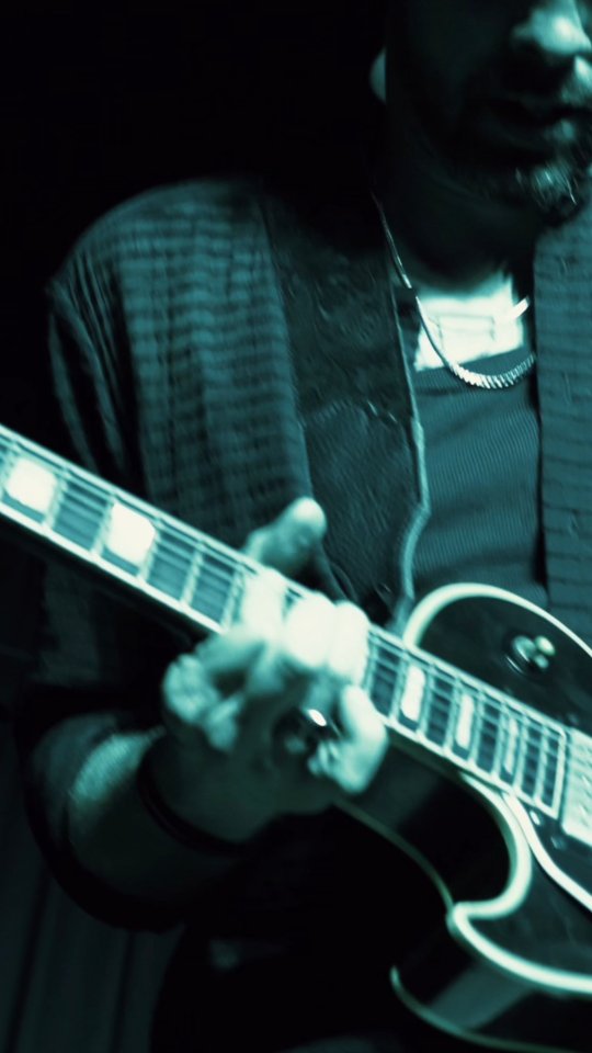 Song is 'the greatest man'
Band is Vicious Clay
Album is 'bleecker street revisited'
Like and follow us if you like to see #livemusic #rocknroll #guitarsolo #indierock
Video by @jooaoricardo , edit by @vinnymsilva1