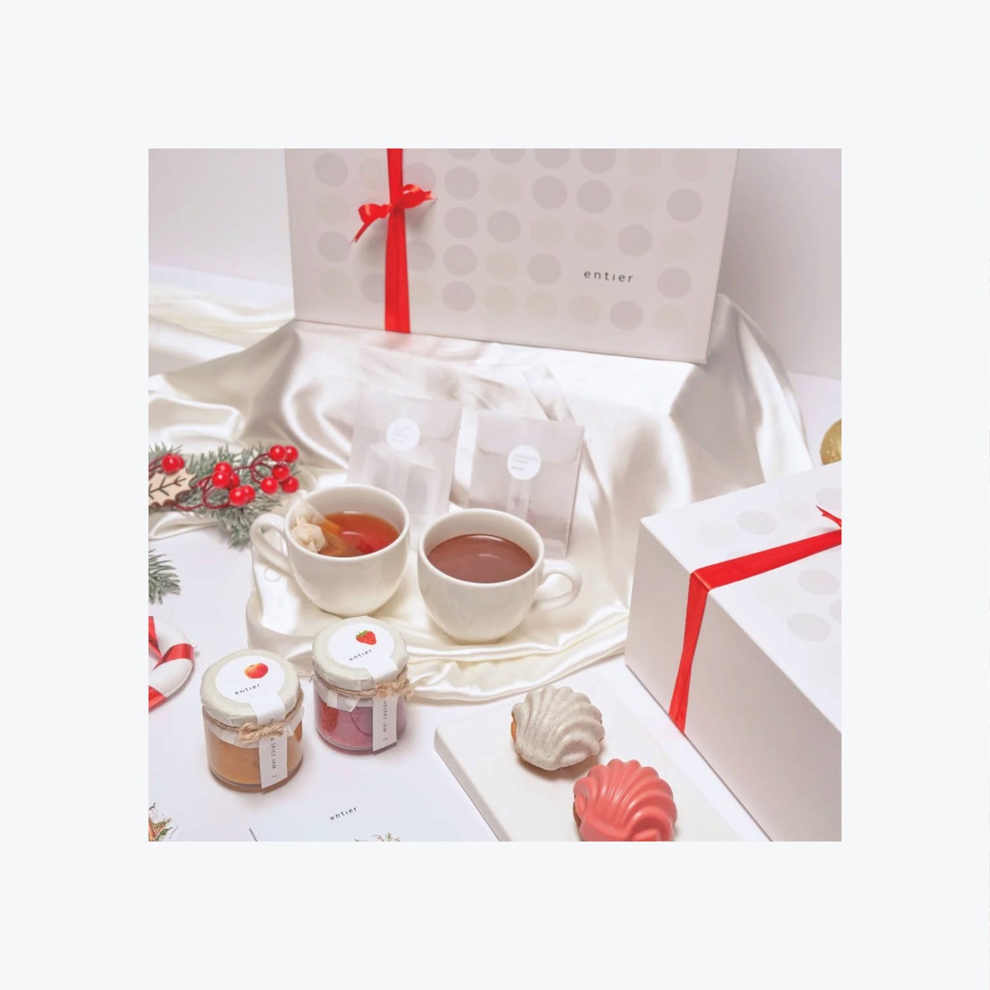 So excited to showcase this year's Christmas — Délices de Noël Gift Box by @entierfrenchdining!
Less is more ✨ The minimalist in me just had to put the spotlight where it belongs — on the adorable madeleines and jams inside! 🍰🍓
Merry Christmas everyone! 🎄
www.entierfrenchdining.com
#entierKL #entierfrenchdining #TakeHomeEntier #packagingdesign #christmas #xmas #christmasgifts #foodstylist #giftbox #graphicdesign #pink #pastel #branding #lifestyle #tea #advertising