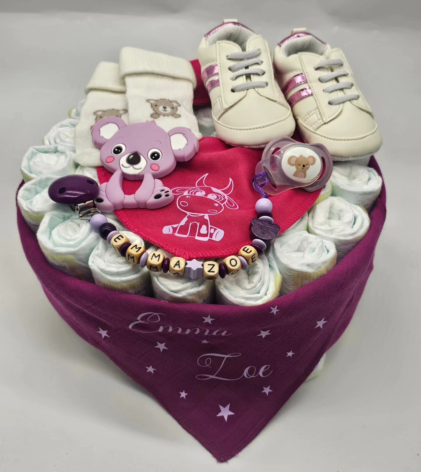 Welcome Emma Zoe 💜🩷
#selinasbabygeschenke #mettendorf #frauenfeld #thurgau #windeltorte #pampers #nuschi #name #pippi #dreieckstuch #kuh #nuggikette #personalisert #beissanhänger #nuggi #koala #schuhe #socken #geschenk #zur #geburt
