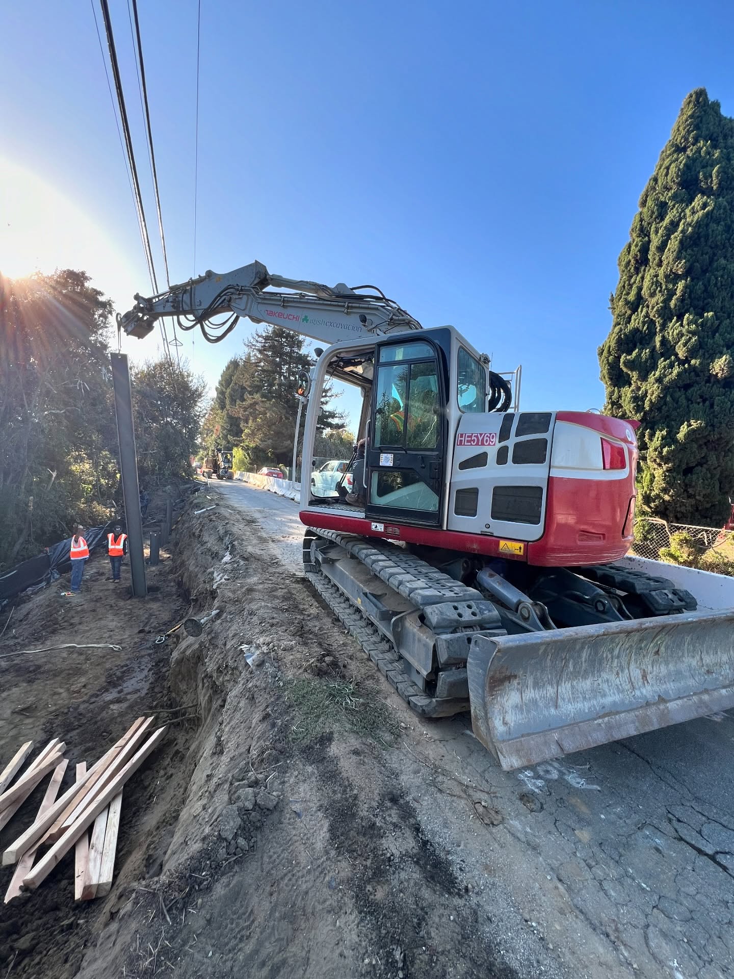 Soldier pile wall in Santa Cruz County! Such a cool project. After we finish building the wall up, we’ll be doing tiebacks!