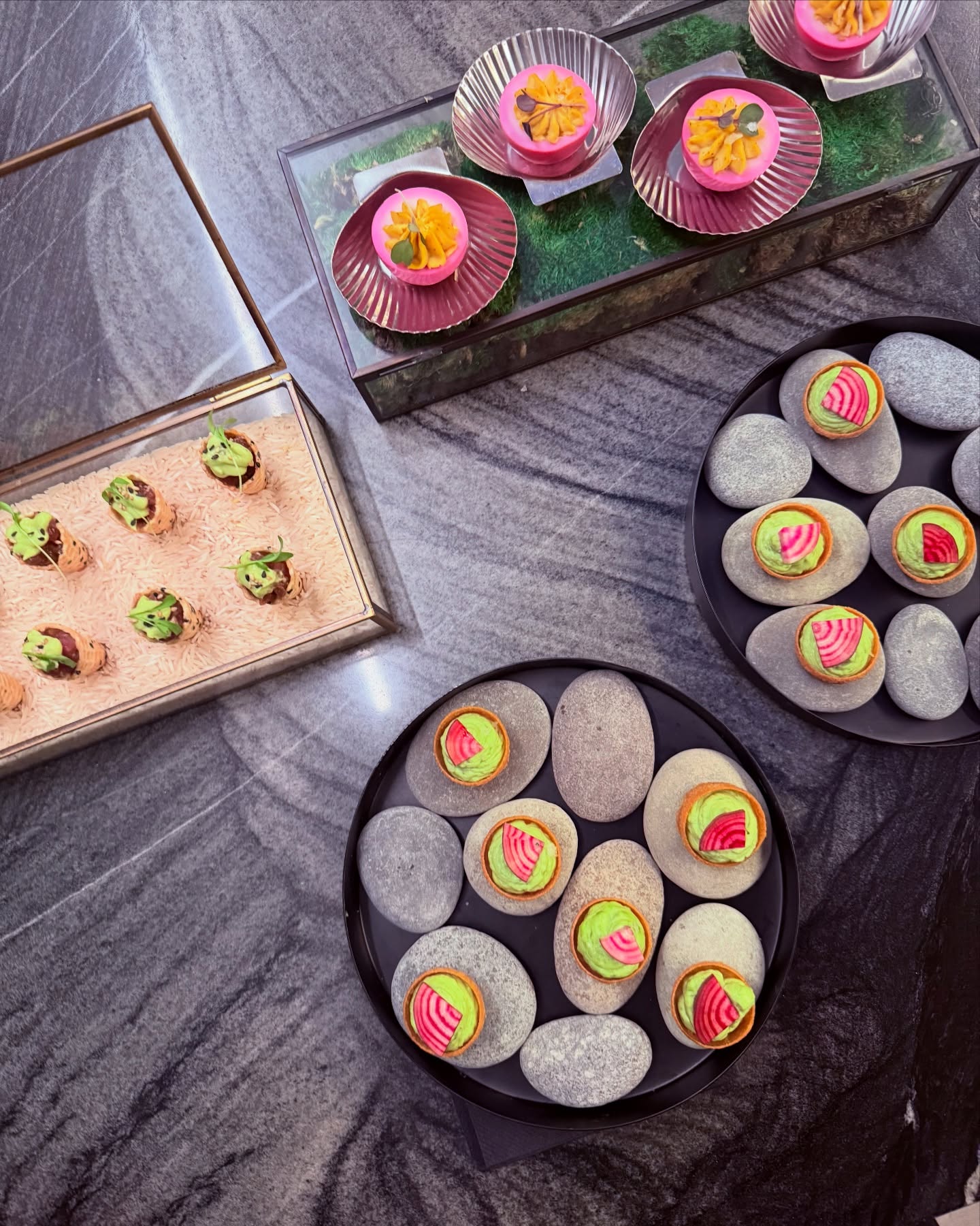 The Food Simply servers officially dubbed this new serving style “zen bowls.” I love it.
Meanwhile, while hauling everything into the event, I get: “Um… Camille, why is this box SO heavy? Is it filled with ROCKS?!” 😏
Anyway — I’ve been living in a pink world lately and loving every minute of it. Looking to weave more of that color into my branding, so if you know a branding agency you love, send them my way. A refresh is calling ☎️🩷