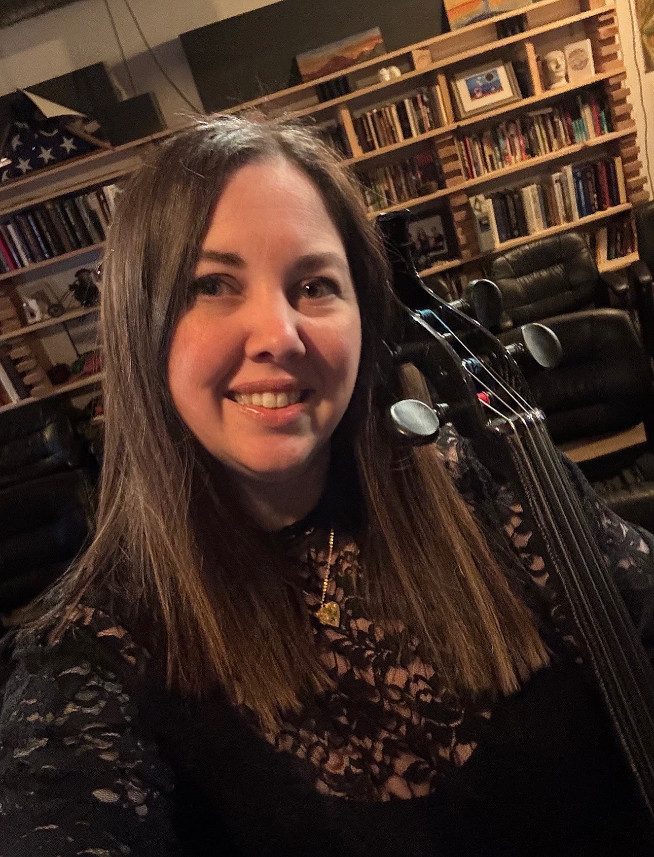 Had a great set joining @cut_throat_finches at the @f6artlounge. What a cool venue and very fitting for a stripped down and vibey, string-laden set. ๐ป