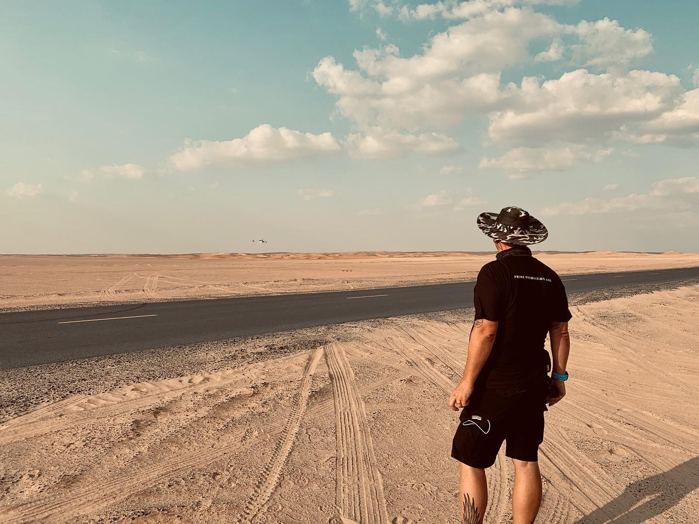 @primeproductions_amg_alan always with his eyes in the sky, and in comms with the helis 🚁and safety directing the shoots.
What are we upto? 🤔
#primeproductionsamg #onset #helicopterfilming #shotover #bts #desert #filmdubai #mydubai