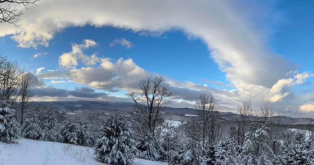 Snowy fields, quiet backroads and soft mountain skies—winter in Pendleton County feels like a deep breath. ❄️🌄🌲 Which of these would you want to walk through in a warm coat?
#pendletonrocks #almostheaven