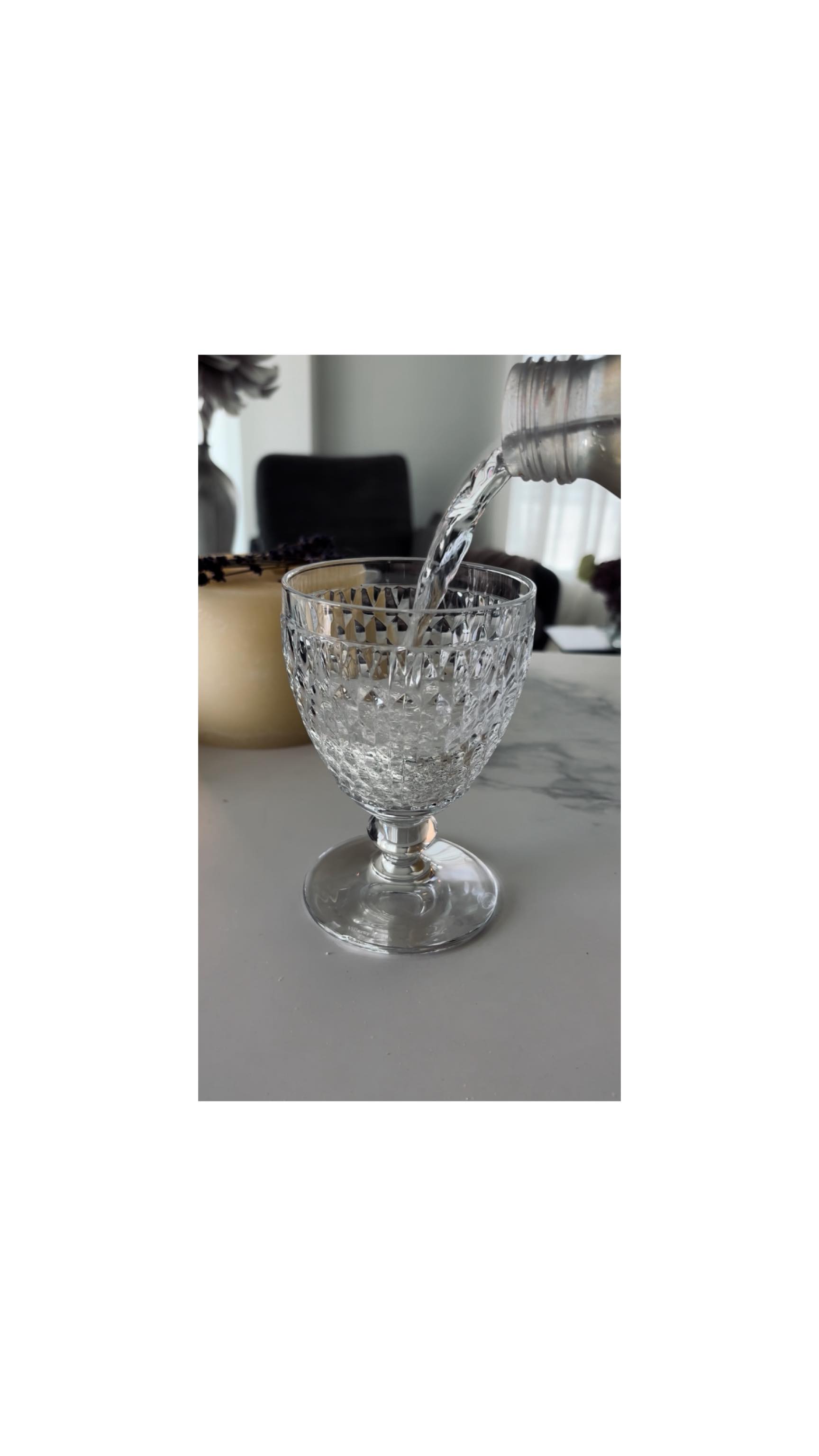 I love this refreshing twist on my sparkling water 💦
Why?
ACV contains acetic acid, an active compound with all the metabolic benefits:
💧 gut health & digestion: aids digestion & reduces bloating
💧 blood sugar balance: improves insulin sensitivity, helping stabilise blood sugar after meals
💧 metabolism boost: refreshing way to kickstart your day & boost fat metabolism
💧 beats a sugary soda: is healthy for your gut & helps best the cravings
Just add a tablespoon or two to your sparkling water.
Enjoy before a meal to enjoy the metabolic benefits - especially when eating a carb-heavy meal ✨
.
.
.
.
.
#AppleCiderVinegar #MetabolicHealth #HealthyDrink