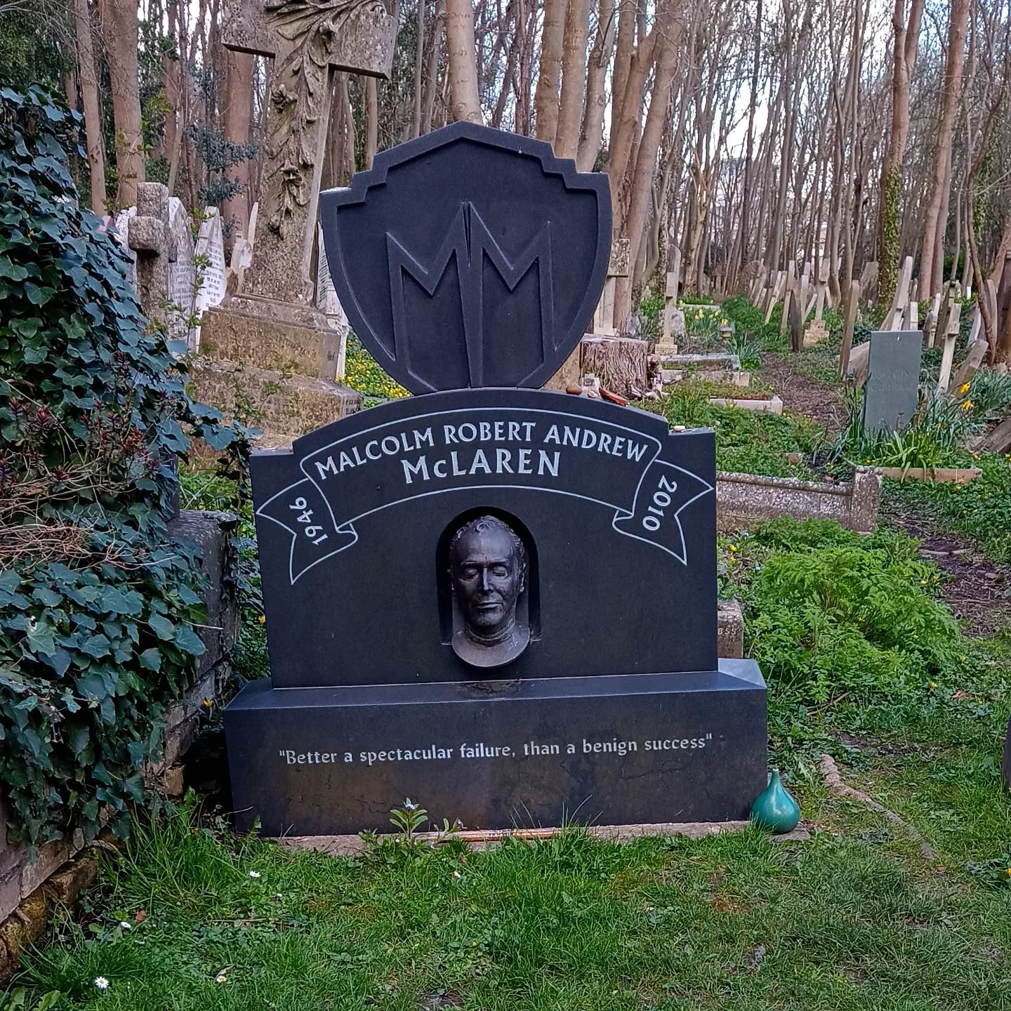 "Better a spectacular failure, than a benign success"
Loving the death mask on Mr McLaren's rather wonky grave. 🖤
#malcolmmclaren #punkrock #graveyardphotography #graveyarddead #graveyard_lovers #grave_affair #project_necropolis #aj_graveyards #infinity_gothic #momentomori #graveyard_beauty #photooftheday #gravestones #taphophile #phoenix_ascending_x #grave_gallery #graveyard_dead