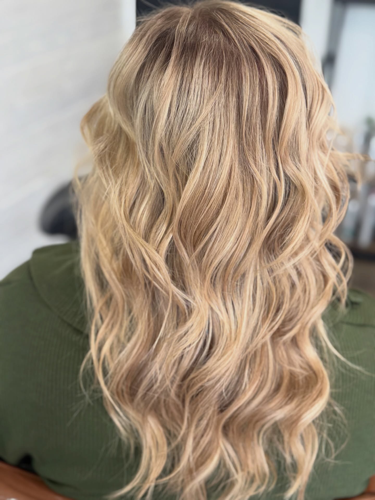 That beautiful beige balance. Warm start , cool finish.
#levelheadedhairdesign
