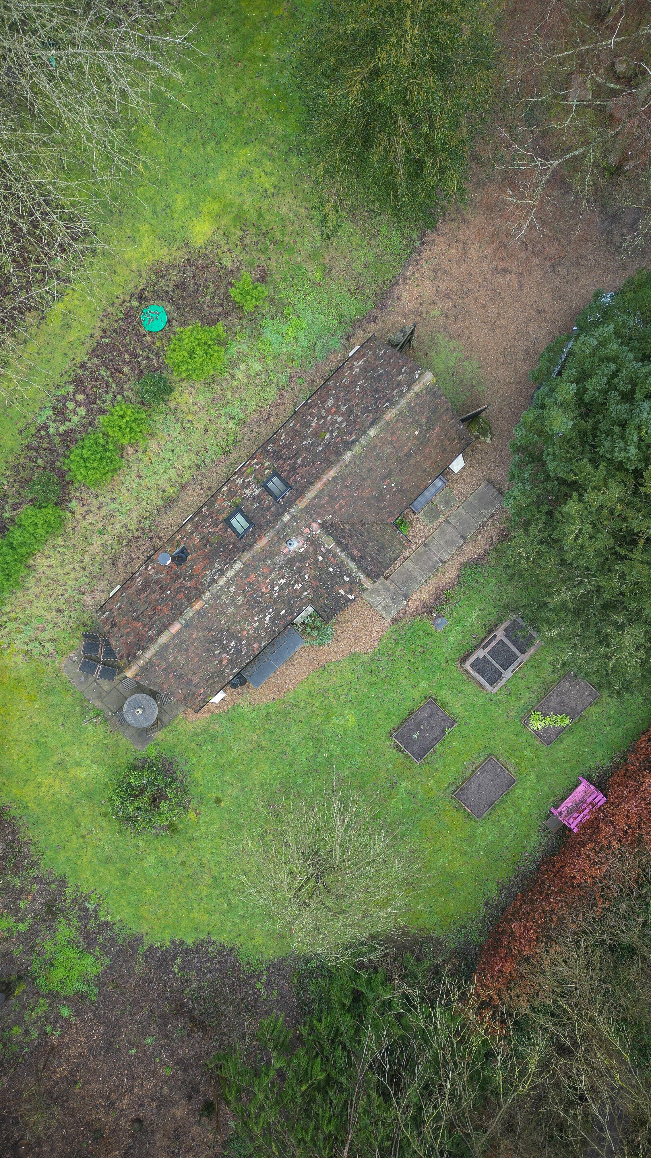 Cottage in the middle of rural Kent, paws on the doorstep, and miles of country air 🐾🌿
📍The Snuggery
This is your sign to book the dog-friendly stay, lace up your boots, and let your dog set the pace (sniffs included). 🥾