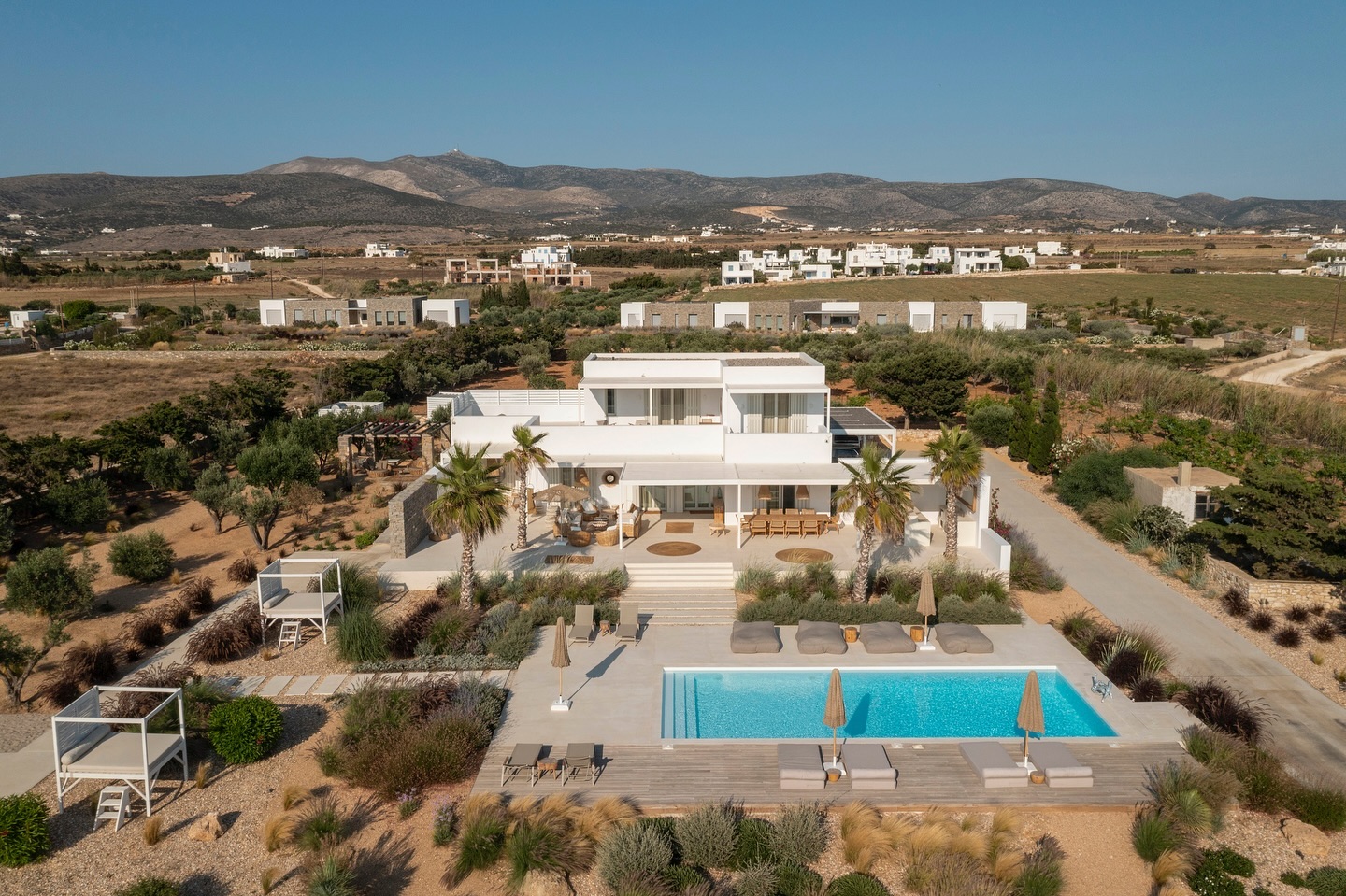 Villa in Paros.
#architecturalphotography #realestatephotography #parosvillas #interiorphotography #parosisland⚓️🌊🌞 #parosphotographer #dronephotography #aerialphotography