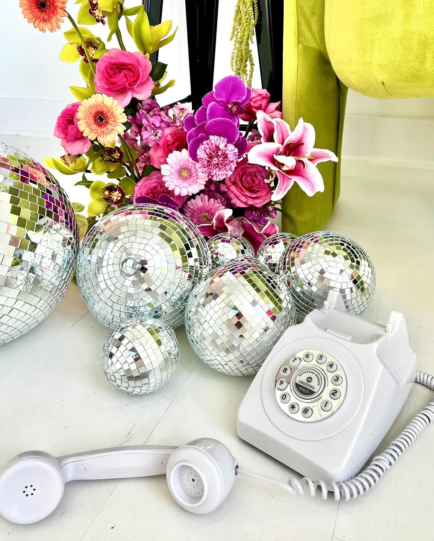 Hey it’s @thephoneboothatx … leave your New Year’s resolutions after the *beep*
#audioguestbook #phoneboothatx