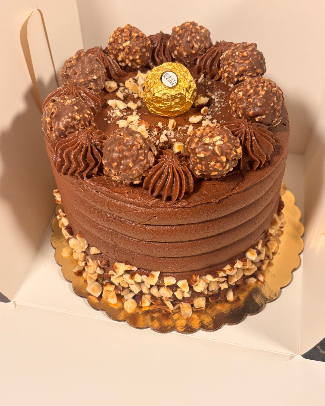 Step inside our kitchen and meet the hands behind every bespoke cake. Watch our founder choosing ingredients, perfecting piping, and adding those final signature touches—made with home-baked care right here for couples and hosts across Philadelphia, Bensalem, and Abington. Link in bio to order or ask about custom designs. What flavor would you choose? 🍰✨ #PhillyBakes #BensalemEats #AbingtonPA #MadeWithLove #CustomCakes #WeddingDesserts #HomeBaked #SmallBatch