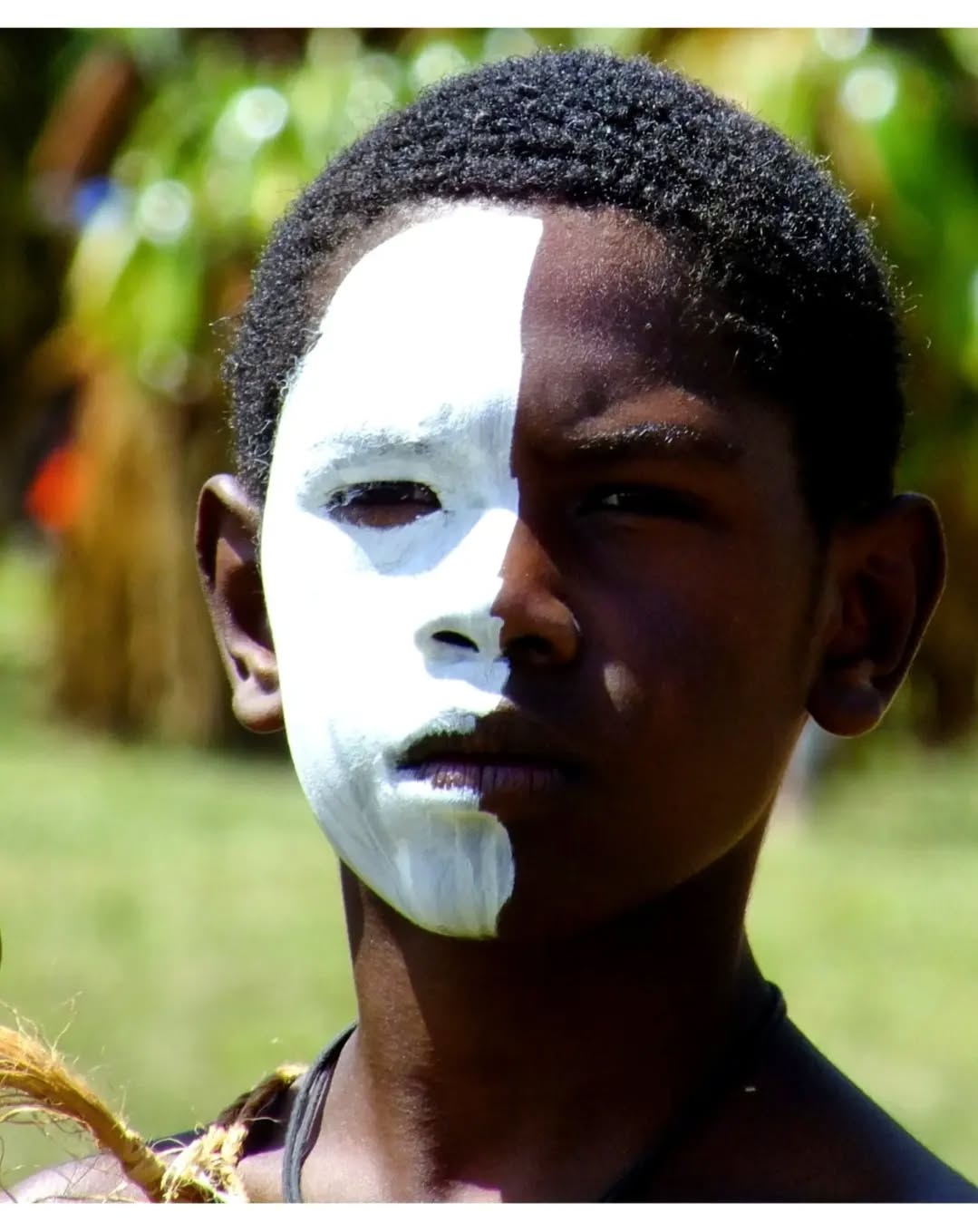"Il est difficile de se construire lorsque l’on ignore qui on est vraiment. En ayant évolué dans une société où tout ce qui est beau, bon et bien c’est l’autre."
Nouvel article sur le blog : jeunesse africaine et réconciliation identitaire
Lien en bio
#myafryka #africa #africanyouth #blog #sociologieafro #identité