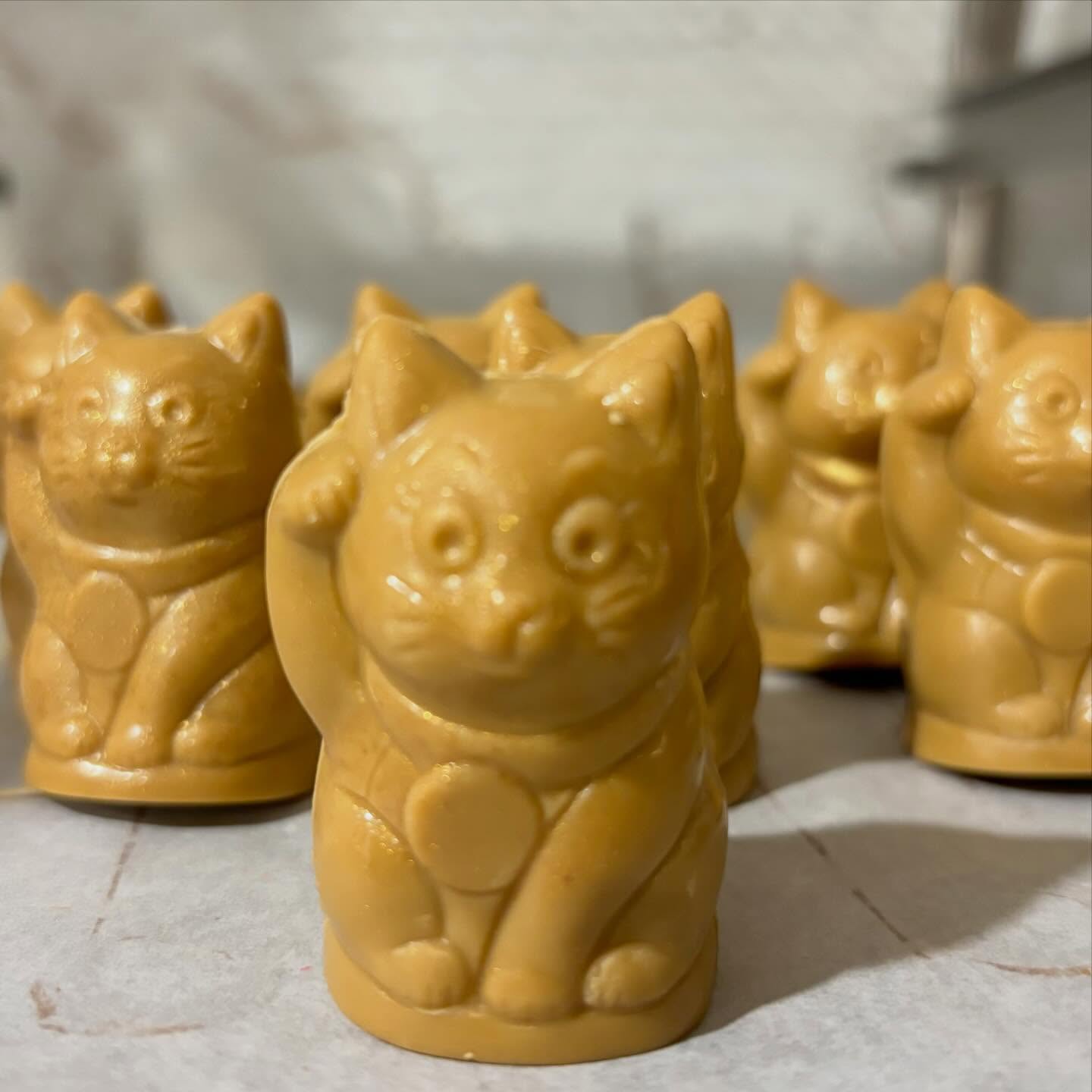 Lucky cats are back for Lunar New Year… available in dulcey, milk & dark chocolate… order online or in store now while stocks last 🧧🐈⬛