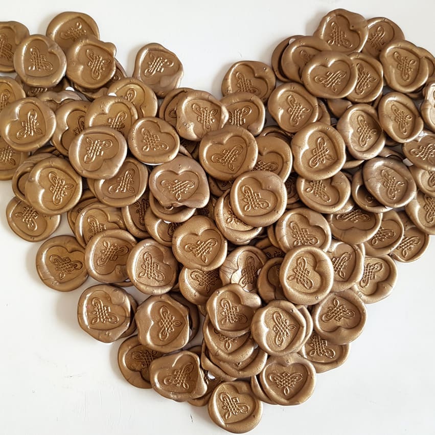 Premade Gold wax stickers - love hearts.
Pure Invites
#waxseal #waxsealstamp #waxseals #waxsealing #waxsealvideo #waxsealporn #waxsealwednesday #envelopeseals #waxmelts #waxstamp #sydneycakes #sydneylocal
