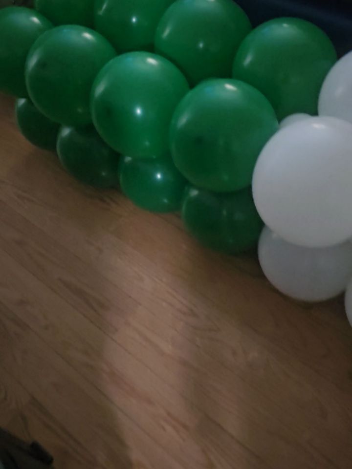 Celebrating the American Dream 🇺🇸 - 🇲🇽!
Today's balloon bouquet was extra special- created for a beautiful Mexican couple who just achieved their dream of owning their very first home.
Moments like these remind me/us why I/ we love what we do !
A huge shout out to their amazing realtor @kimberlynjrealtor who goes above and beyond for every client. Your dedication, care and hustle made this dream possible.
Here's to new beginnings, new memories, and a lifetime of happiness in your new home
# balloonbouquet #closingday #mexicantousa
#homesweethome #balloonartist #welcomehome