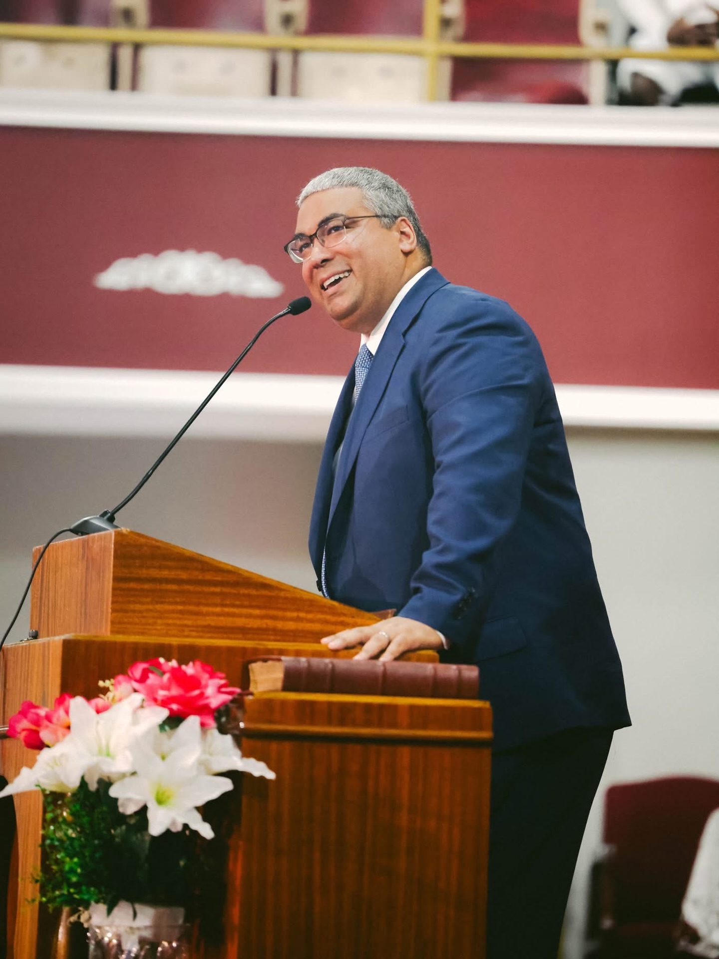 🎂 🎈 Únete a Nosotros para Felicitar Nuestro Pastor! 💬
Feliz Cumpleaños a Nuestro Pastor. Roberto J. Lopez!
Hoy damos gracias a Dios por la vida de nuestro Pastor Roberto J. López. Su entrega, su fe y su amor por el pueblo de Dios han dejado una huella profunda en cada uno de nosotros.
Gracias por guiarnos con ejemplo, por levantar nuestras vidas en oración y por enseñarnos a vivir firmes en la verdad de la Palabra del Señor.
Pastor, que el Señor continúe fortaleciéndole, llenándole de sabiduría y usándole poderosamente para seguir edificando Su Reino.
Oramos para que Su presencia le acompañe en cada paso y que Su gracia le rodee siempre. 🙏
📖 “Esfuérzate y sé valiente; no tengas miedo ni te desanimes, porque el Señor tu Dios estará contigo dondequiera que vayas.”
— Josué 1:9
¡Le Amamos! Feliz Cumpleaños!
#icj316 #familiadelafe #juan316 #felizcumpleanos