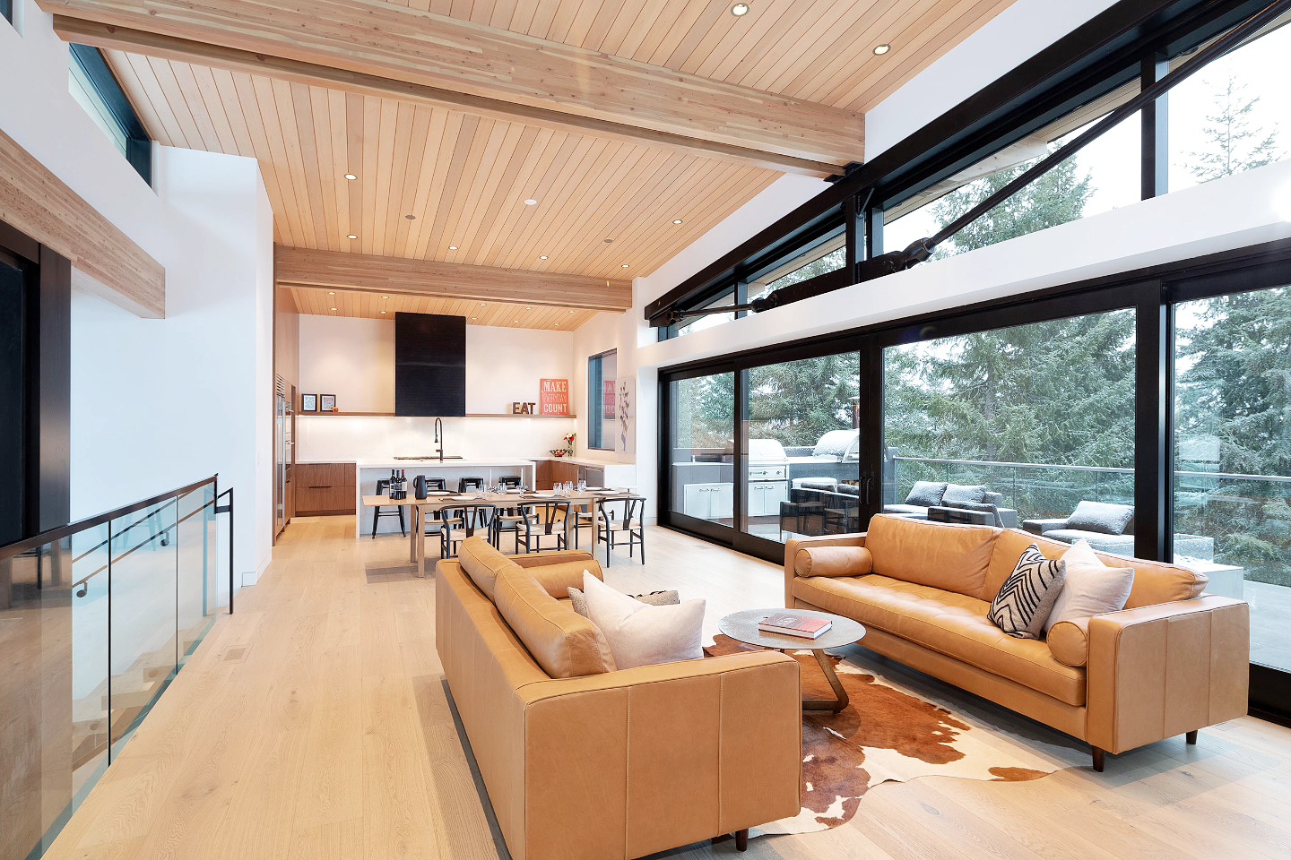 This home on Treetop Lane came out amazing. Tons of light, beautifully furnished, and the paint job is pretty good too 😉
#sherwinwilliams #durationmatte #scuffx #whistlerpainters #whistlerhomes #whistlerarchitecture #whistlerinteriordesign #seatoskypainters #interiorpainting