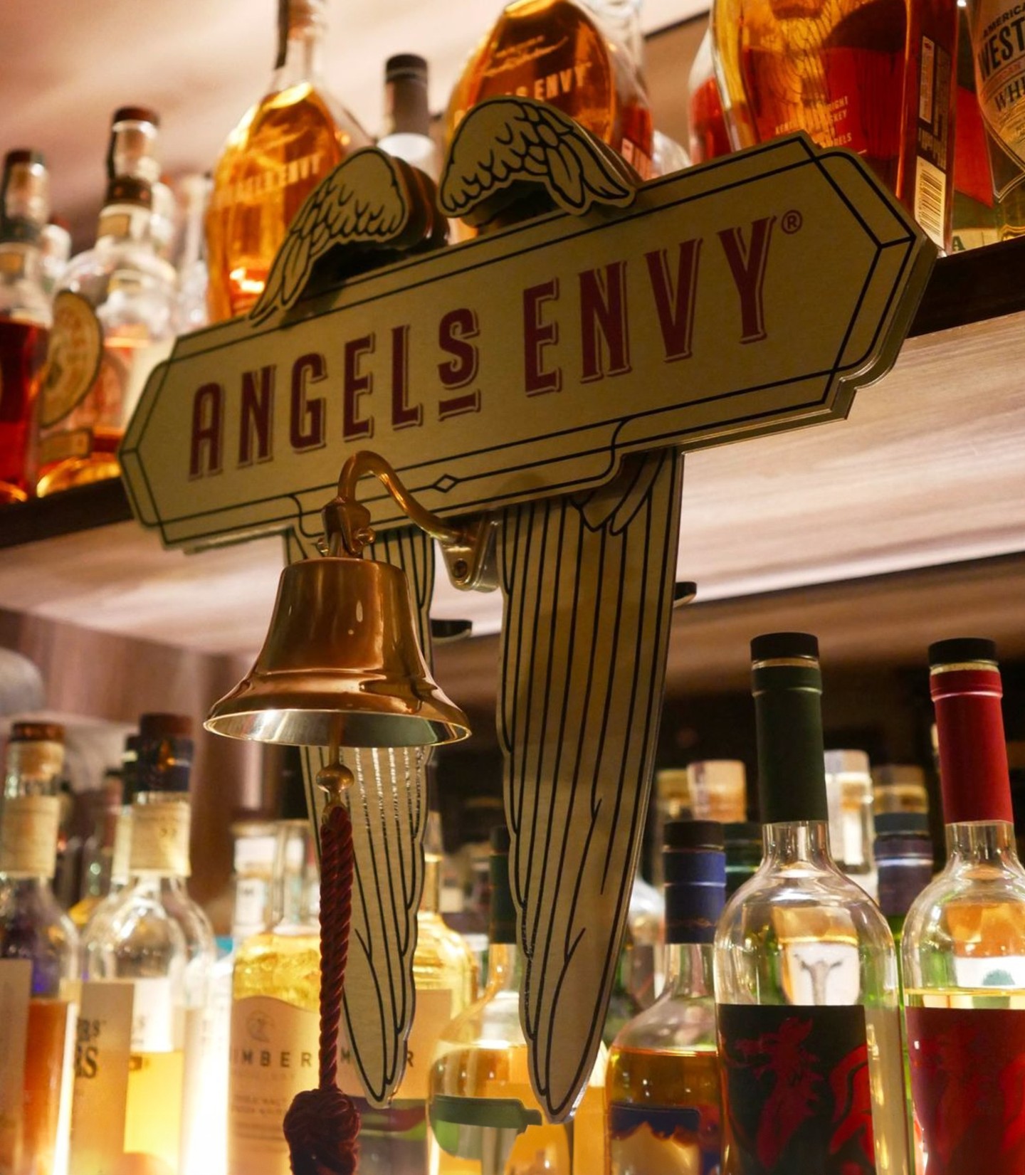 Ringing in Angel Hour!
Talk about WOW factor, we loved creating this sleek 3D sign complete with a golden bell, for Angel's Envy!
📸 @thewhiskylist