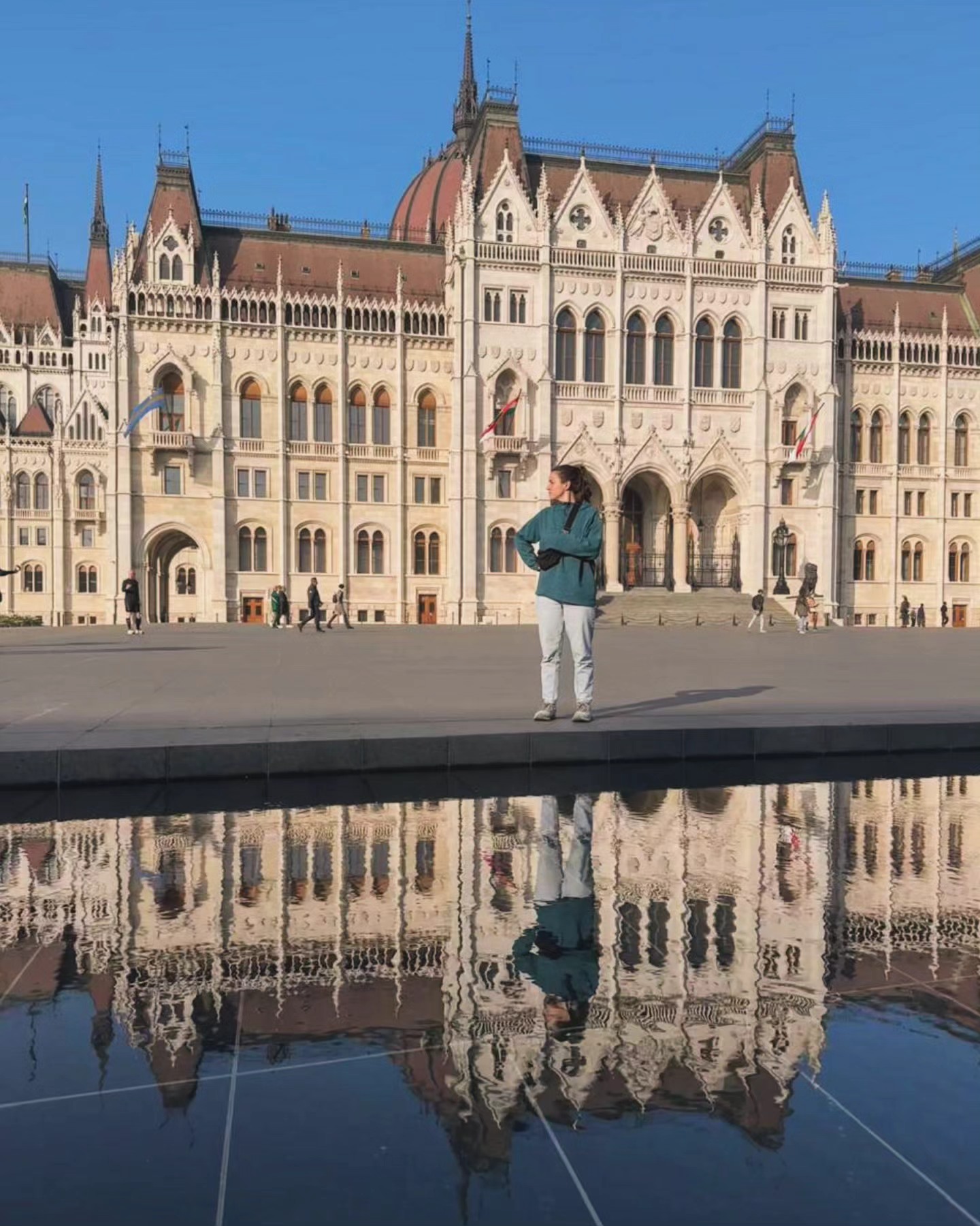 Debe haber una forma,
que todavía no descubrí y me sigue invocando
Dónde está ese punto de inflexión,
la bendita acción de este proceso