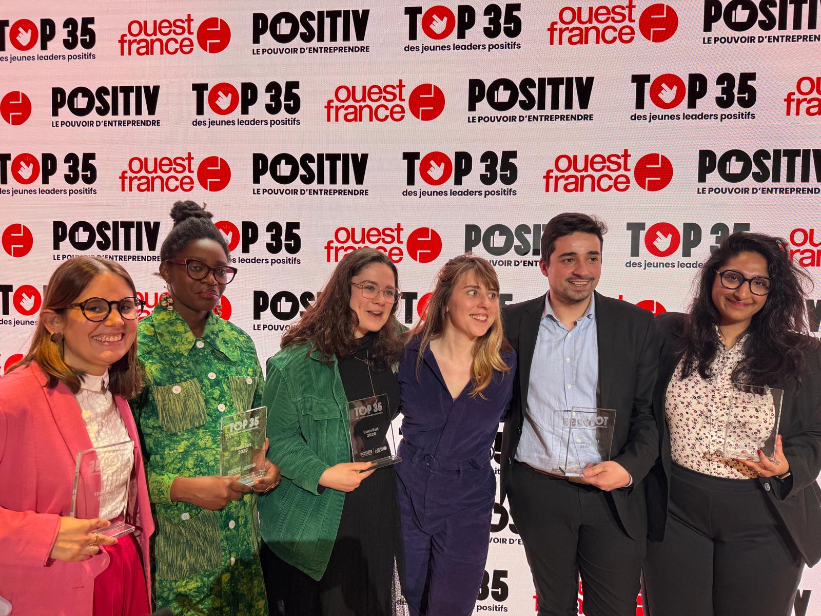 Top 35 jeunes leaders par @ouestfrance et l'association Positiv au siège du groupe @axa 🎉
👏 Bravo aux Pépites : Vincent Gouinaud, Viviane Bondoma, Maelle Chapuis, Shivani Kumar, Gabrielle Piot, Emilie Esparon et Alexandre Pastor
Merci à @clairepetreault pour son soutien sans faille 🔥